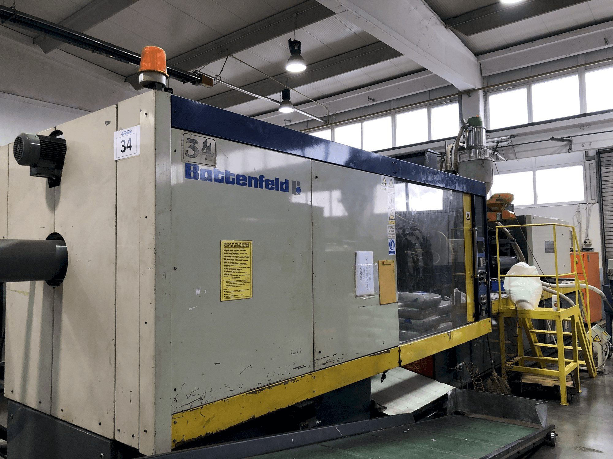 Mašīnas Battenfeld BK-T 5000-4000 kreisās malas skats