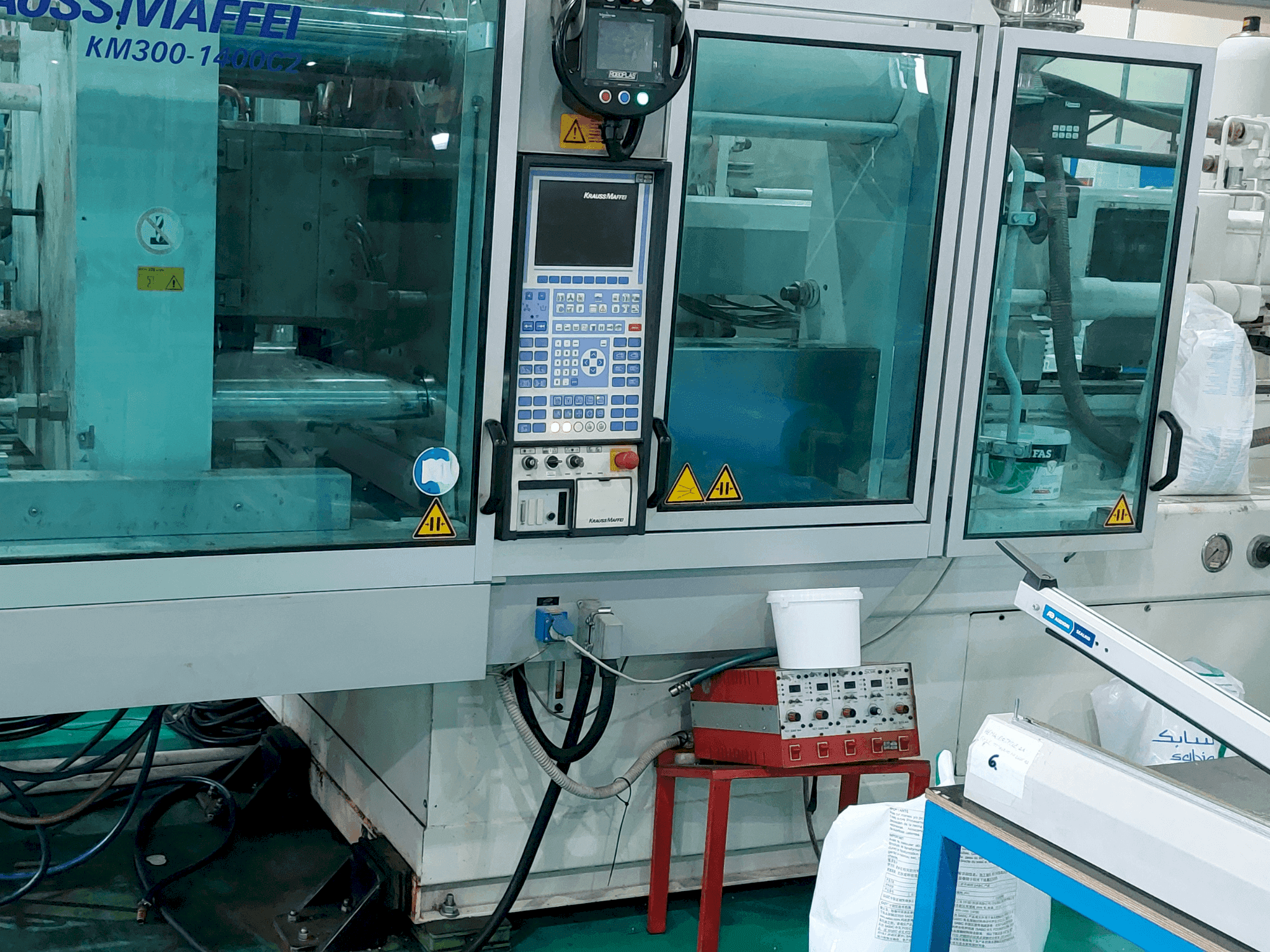 Mašīnas Krauss Maffei 300 – 1400 C2 pretskats