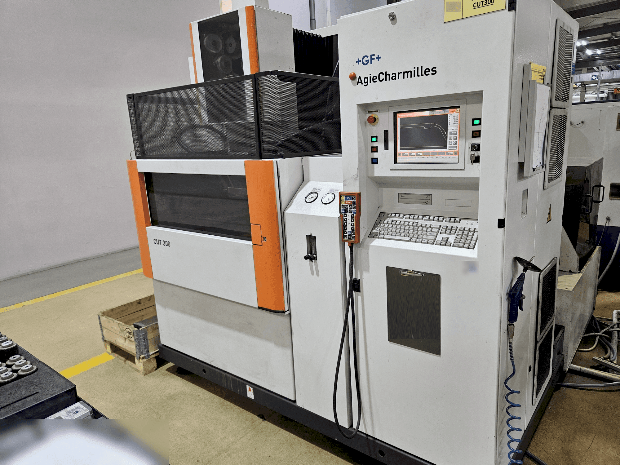 Mašīnas AgieCharmilles CUT 300 pretskats