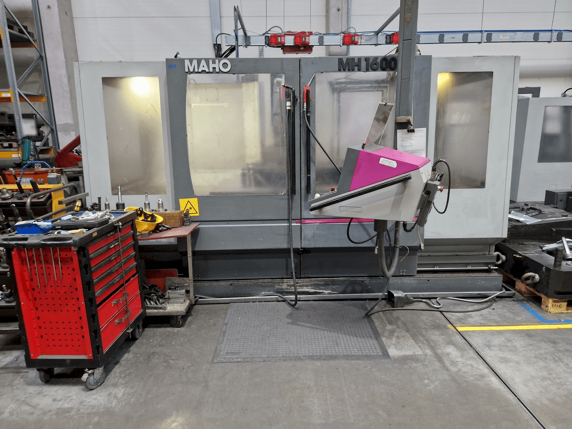 Mašīnas Maho MH 1600 W pretskats