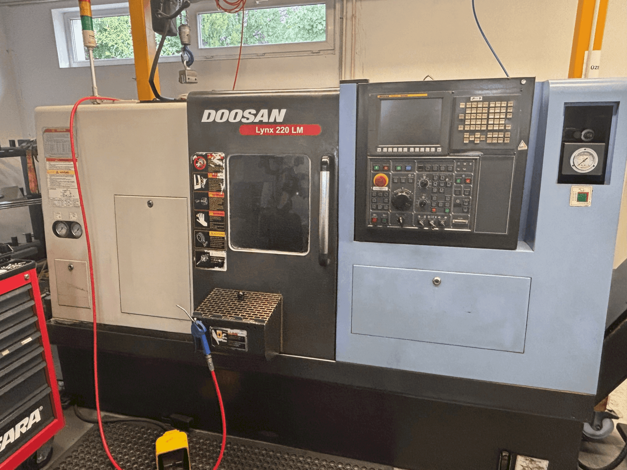 Mašīnas DOOSAN LYNX 200 LM pretskats