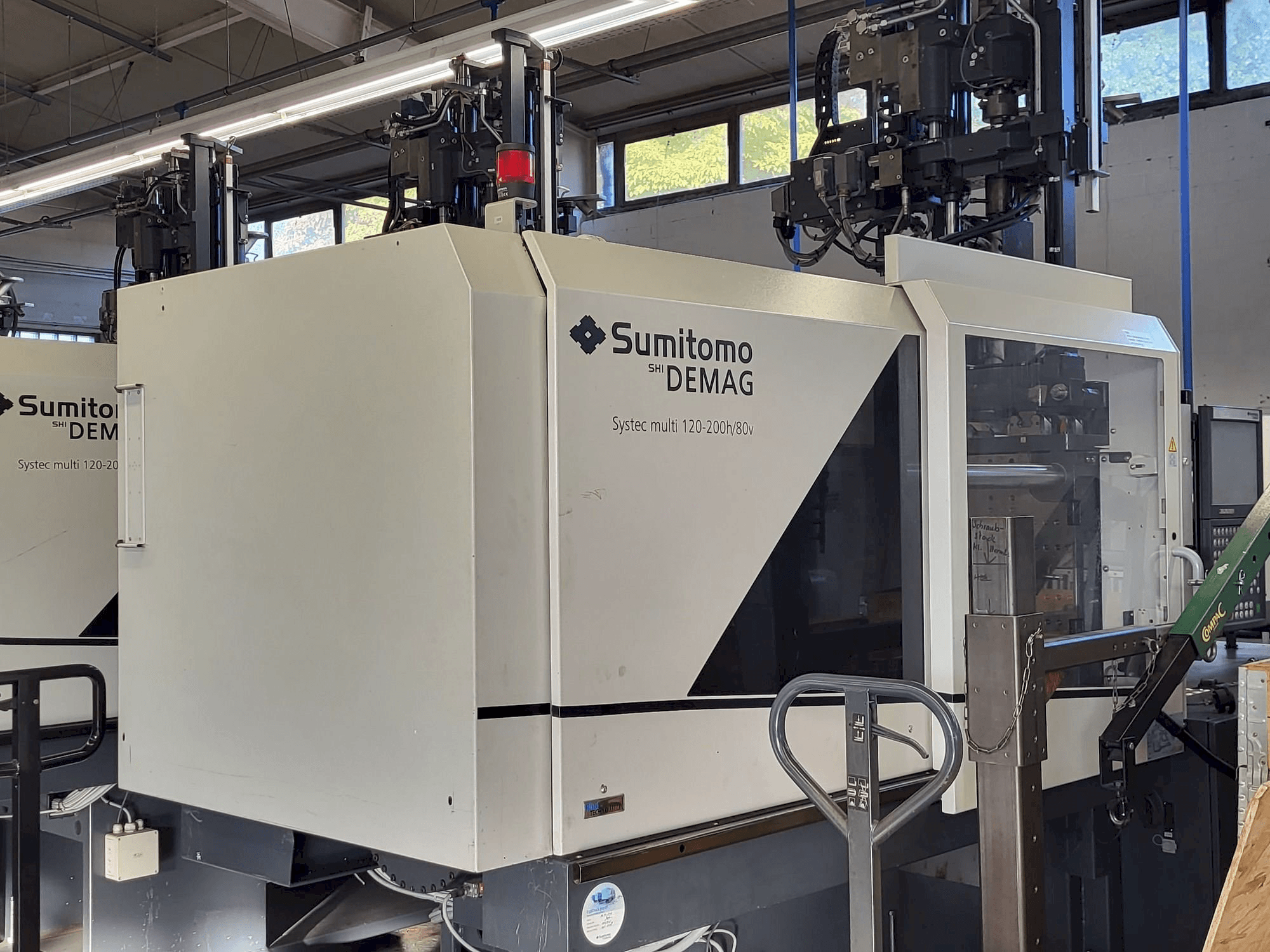 Mašīnas Sumitomo SHI DEMAG Multi 120/470-200h/80V kreisās malas skats