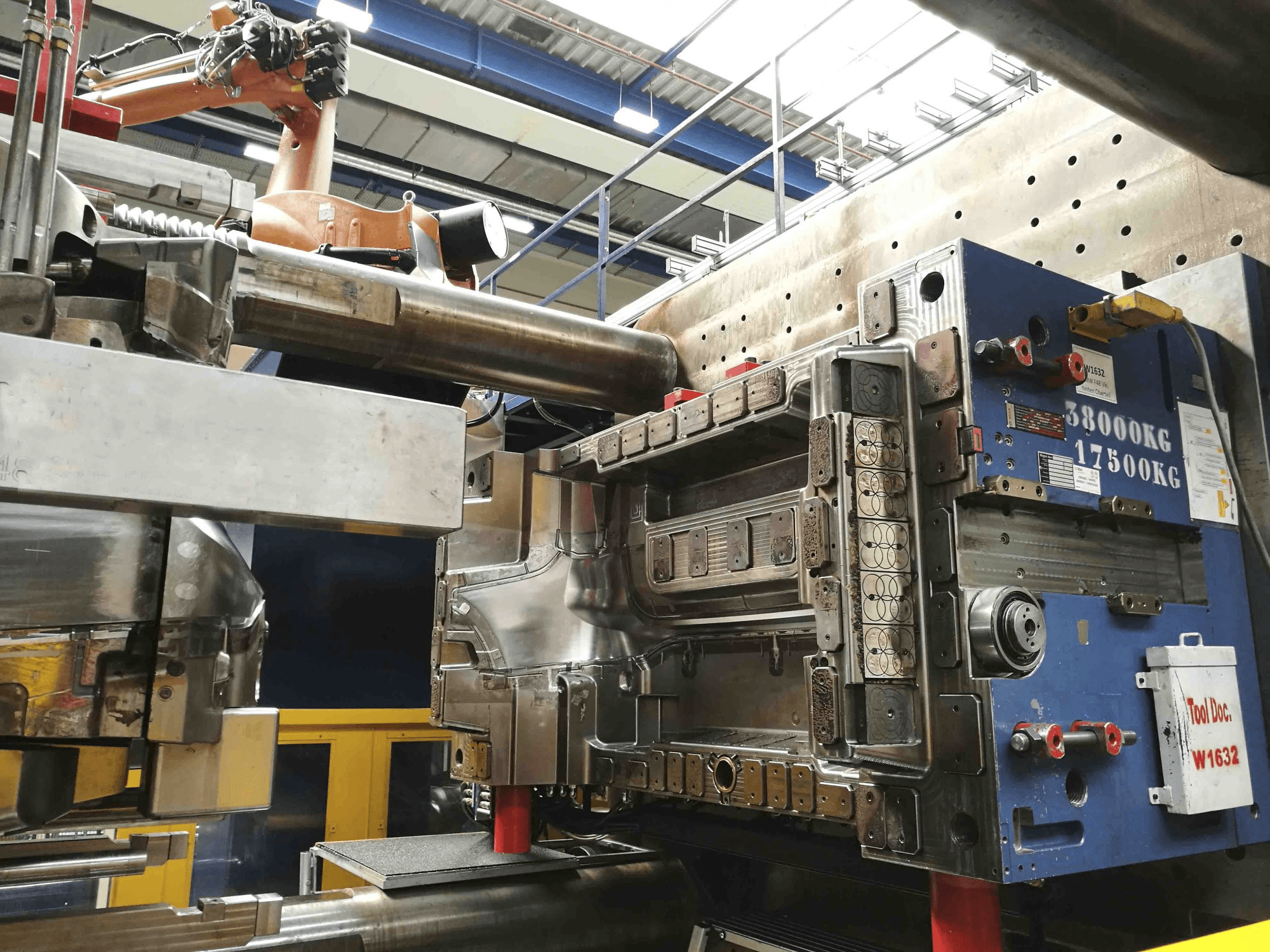 Mašīnas Husky E 3650 RS 170/155 pretskats