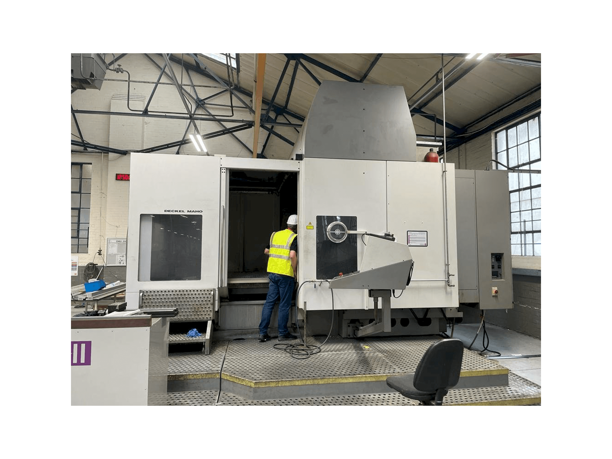 Mašīnas DECKEL MAHO DMU 200T pretskats