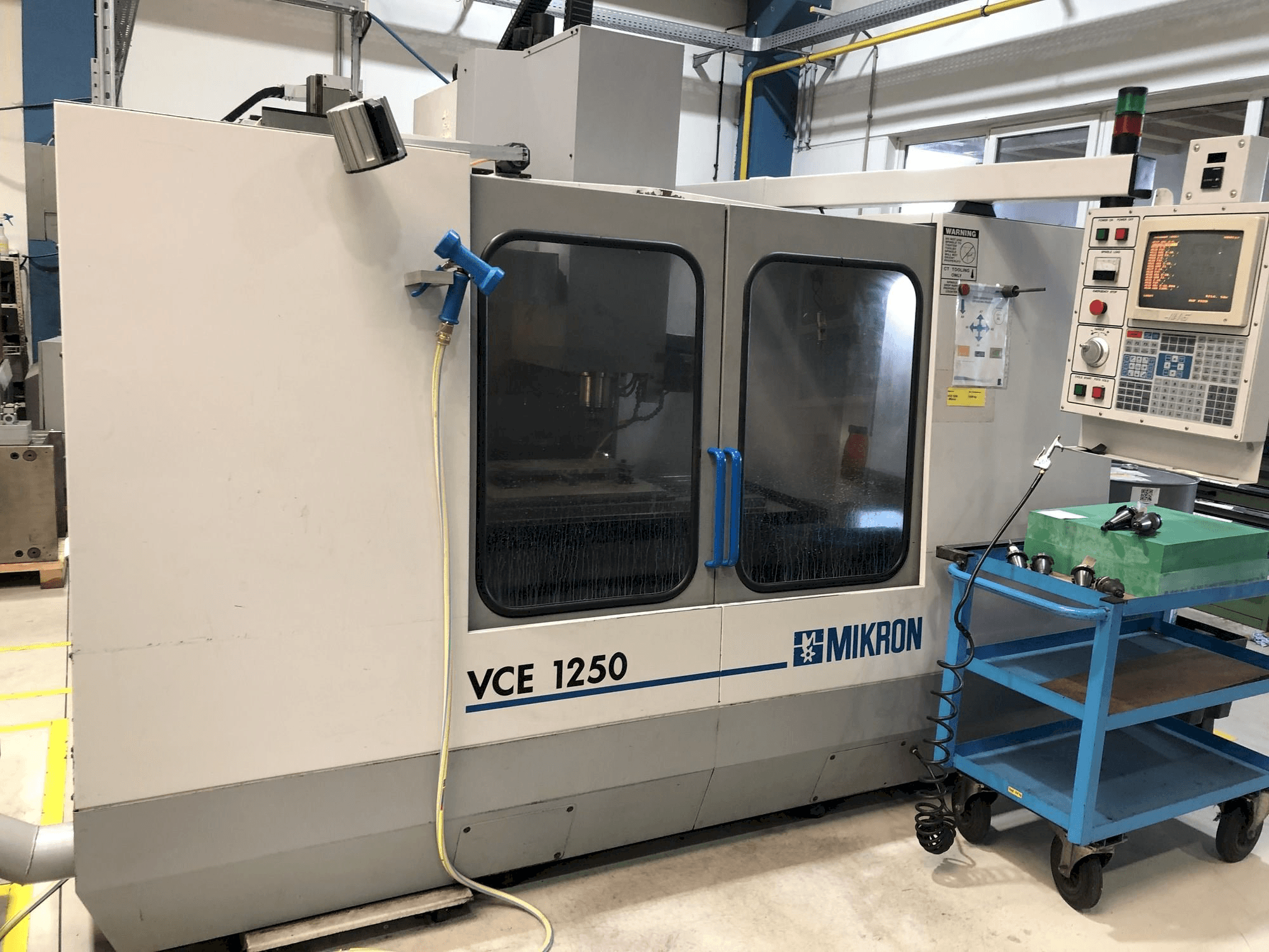 Mašīnas MIKRON VCE 1250 pretskats