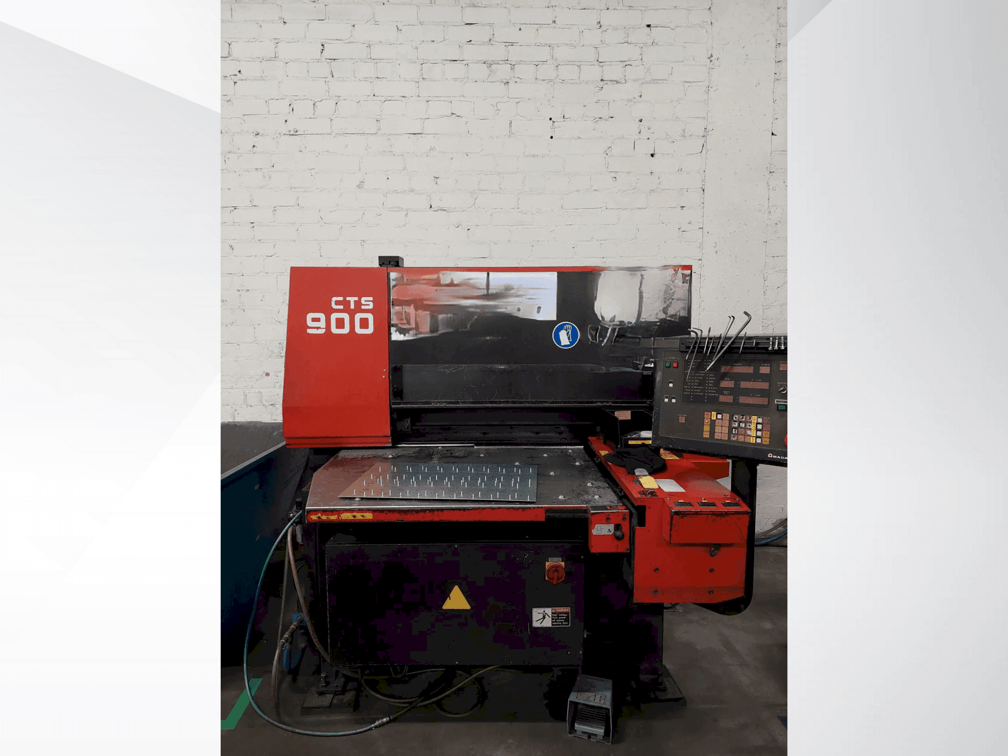 Mašīnas AMADA CTS-900 pretskats