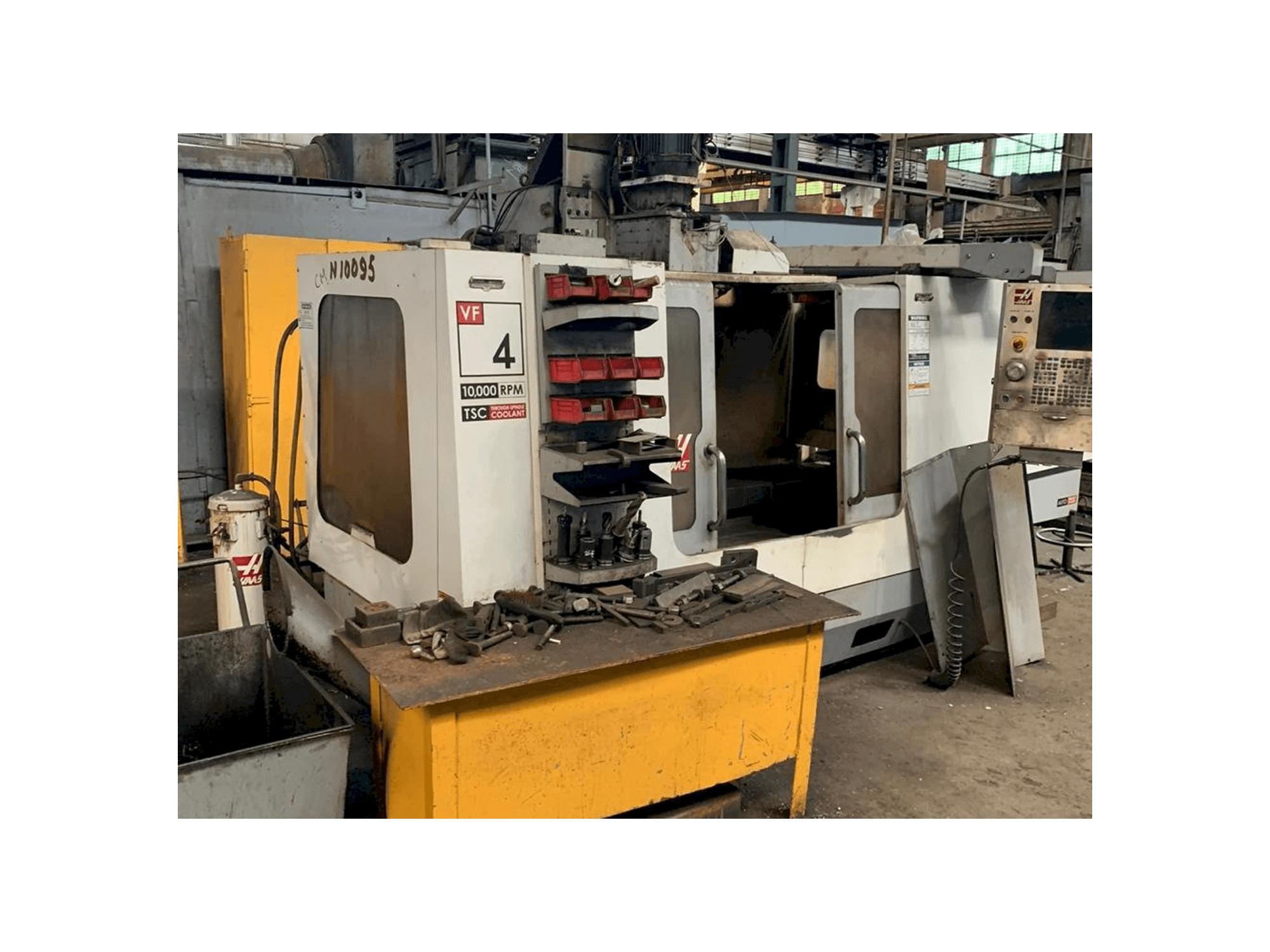 Mašīnas HAAS VF-4 pretskats