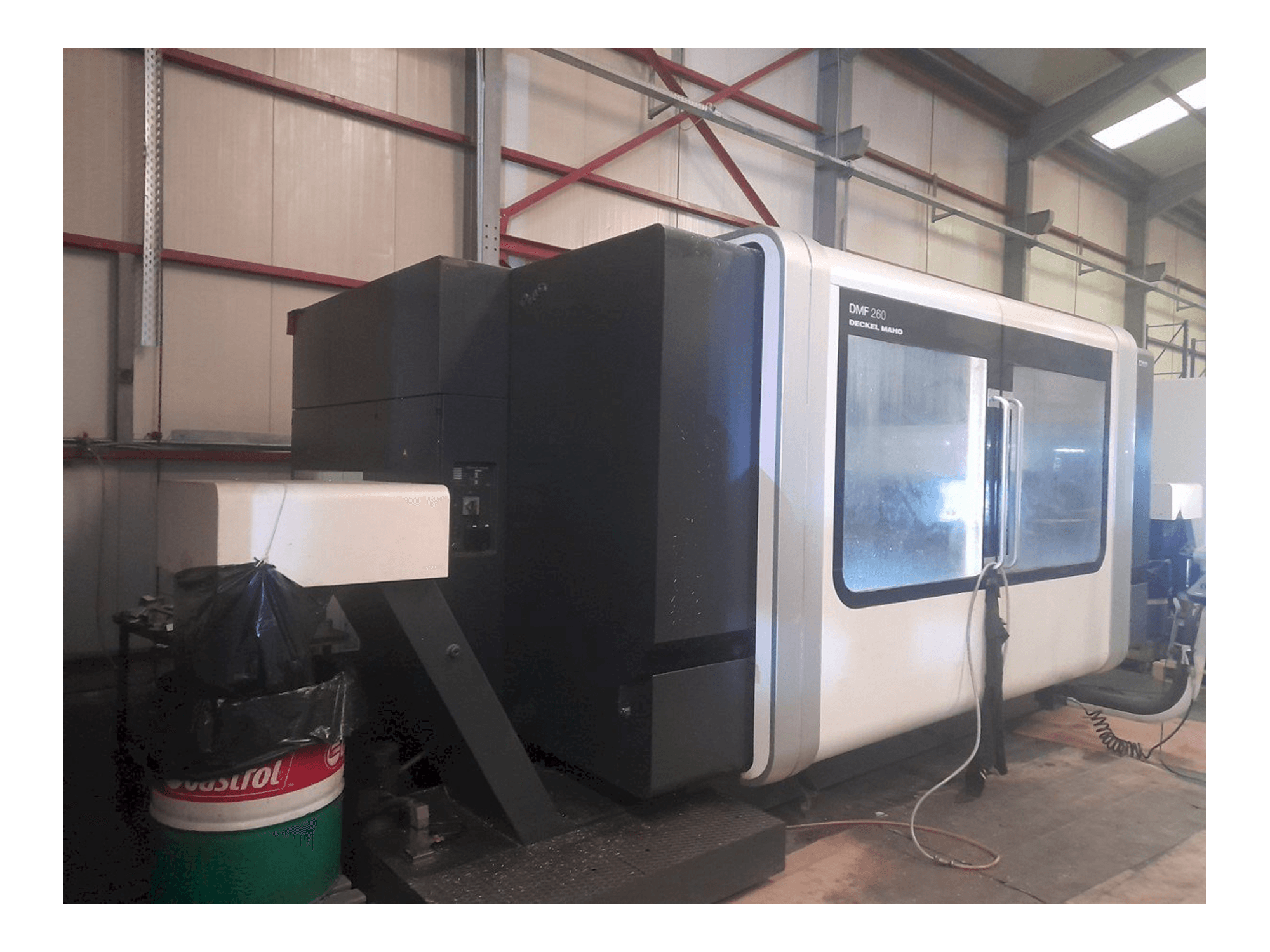 Mašīnas DECKEL MAHO DMF 260 kreisās malas skats