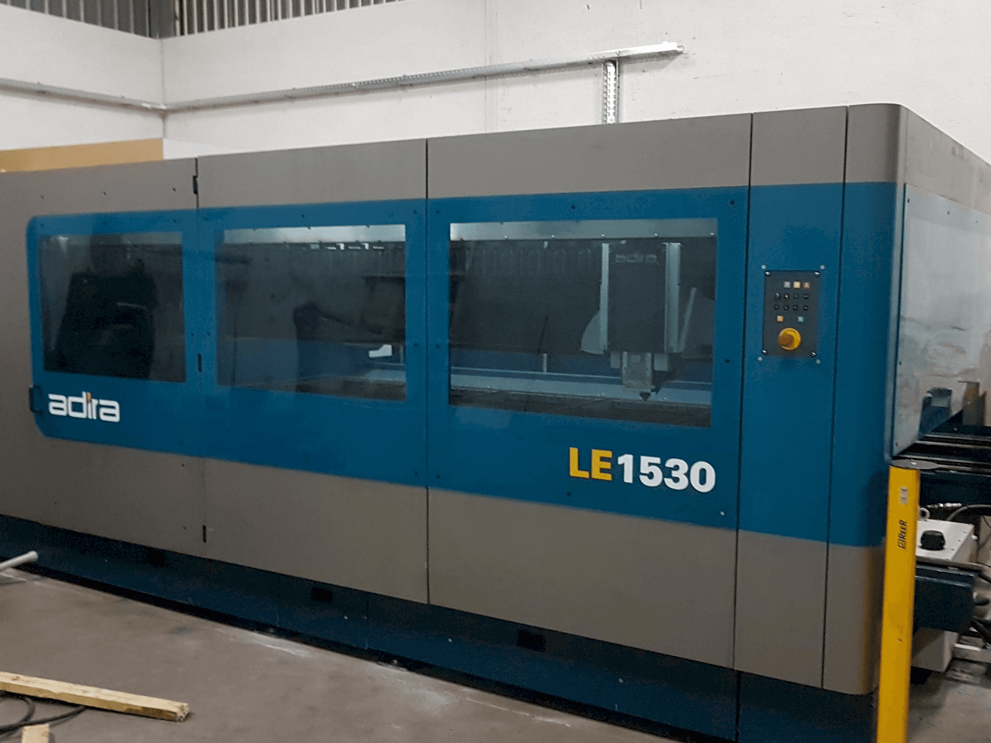 Mašīnas ADIRA Le1530 pretskats