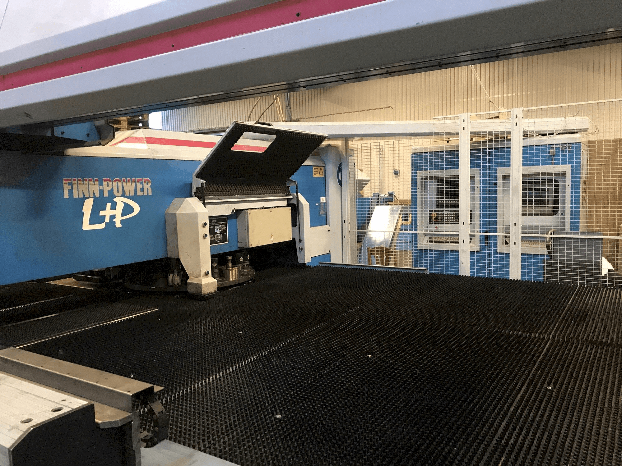 Mašīnas Finn-Power LP6 pretskats