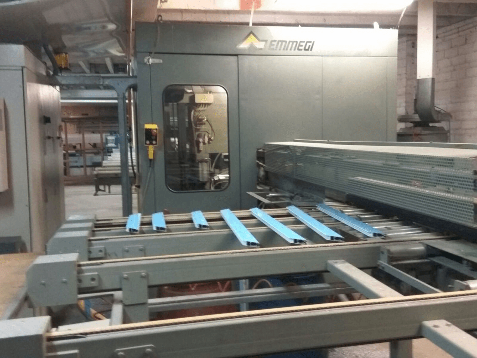 Mašīnas Emmegi Quadra pretskats