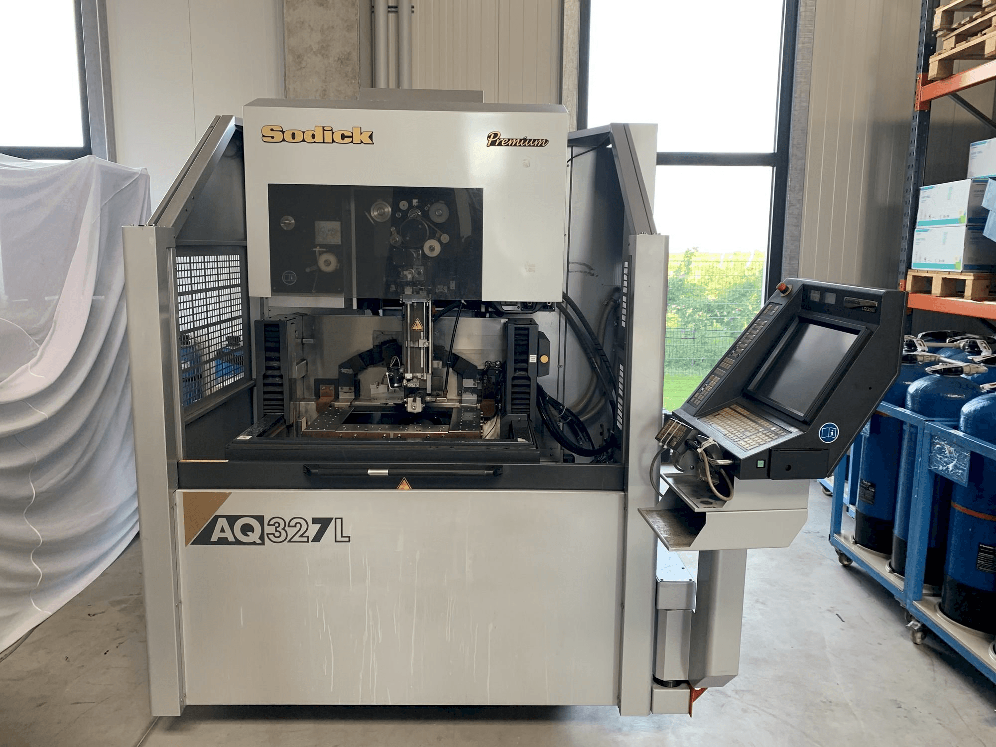 Mašīnas Sodick AQ327L pretskats