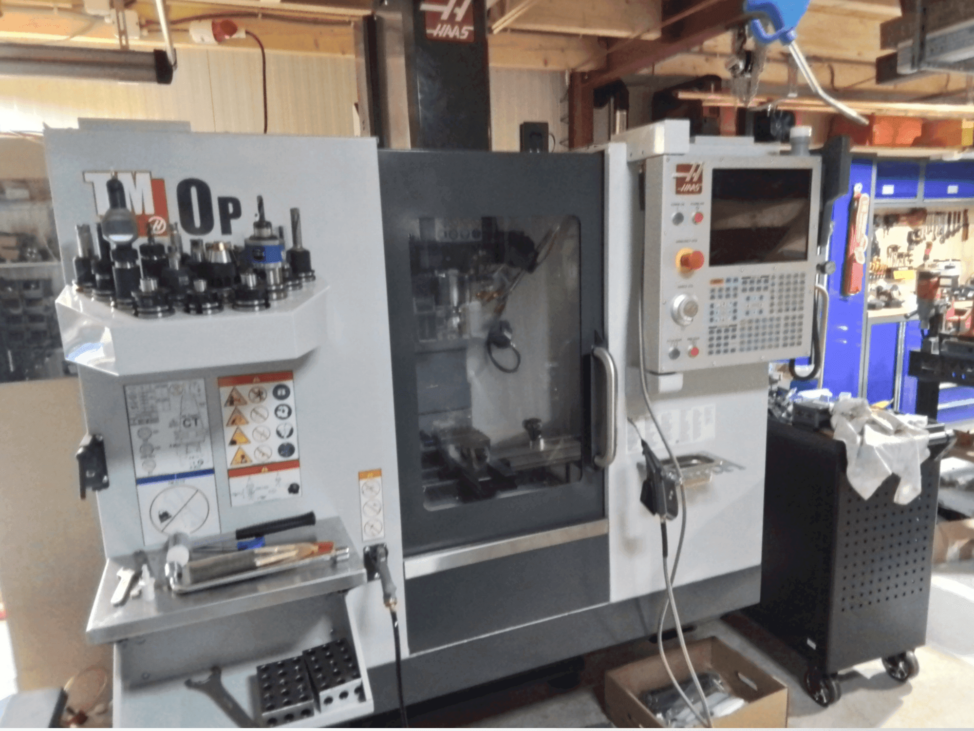 Mašīnas HAAS TM-0P pretskats