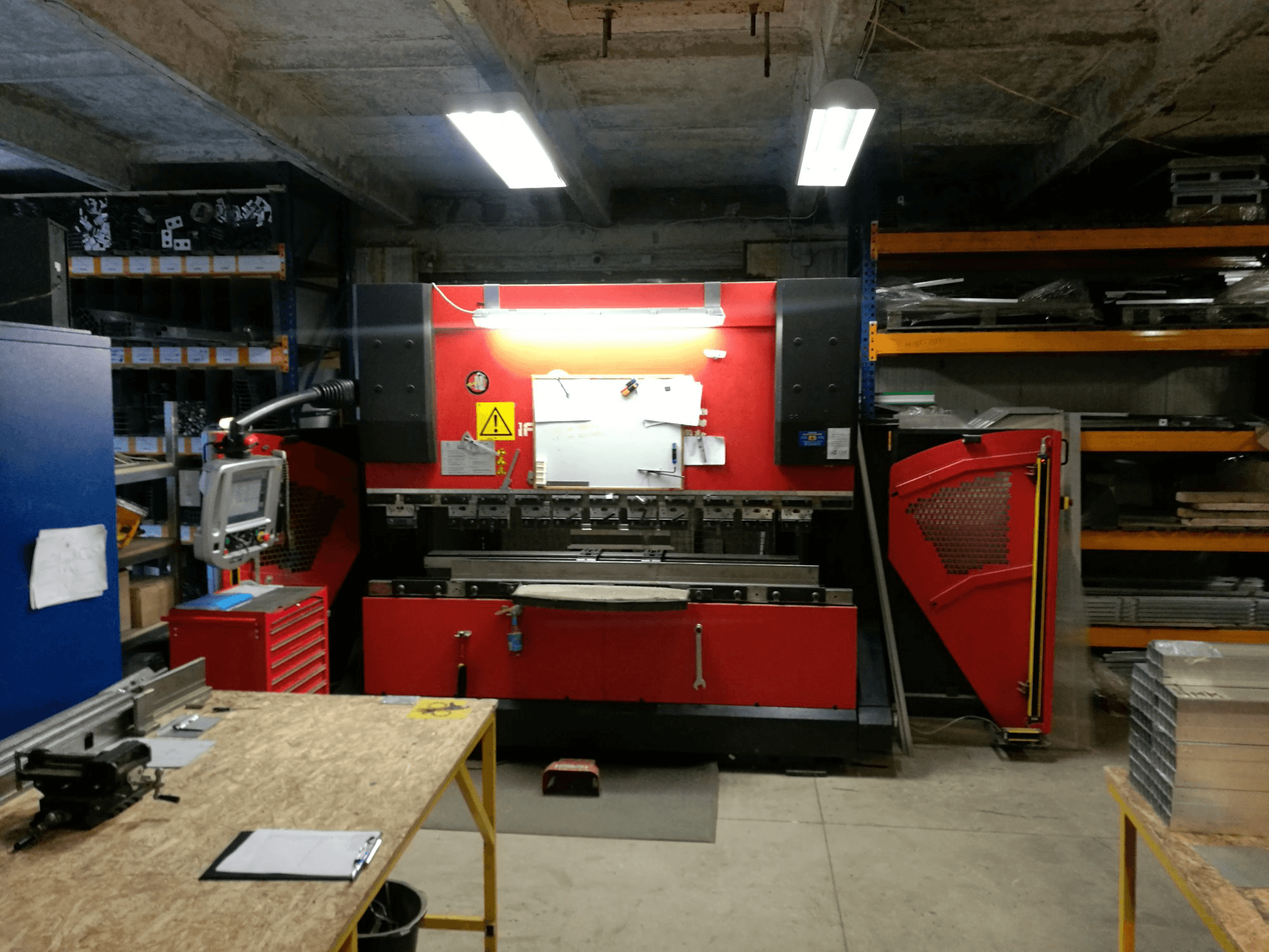 Mašīnas AMADA HFP 80-25 pretskats