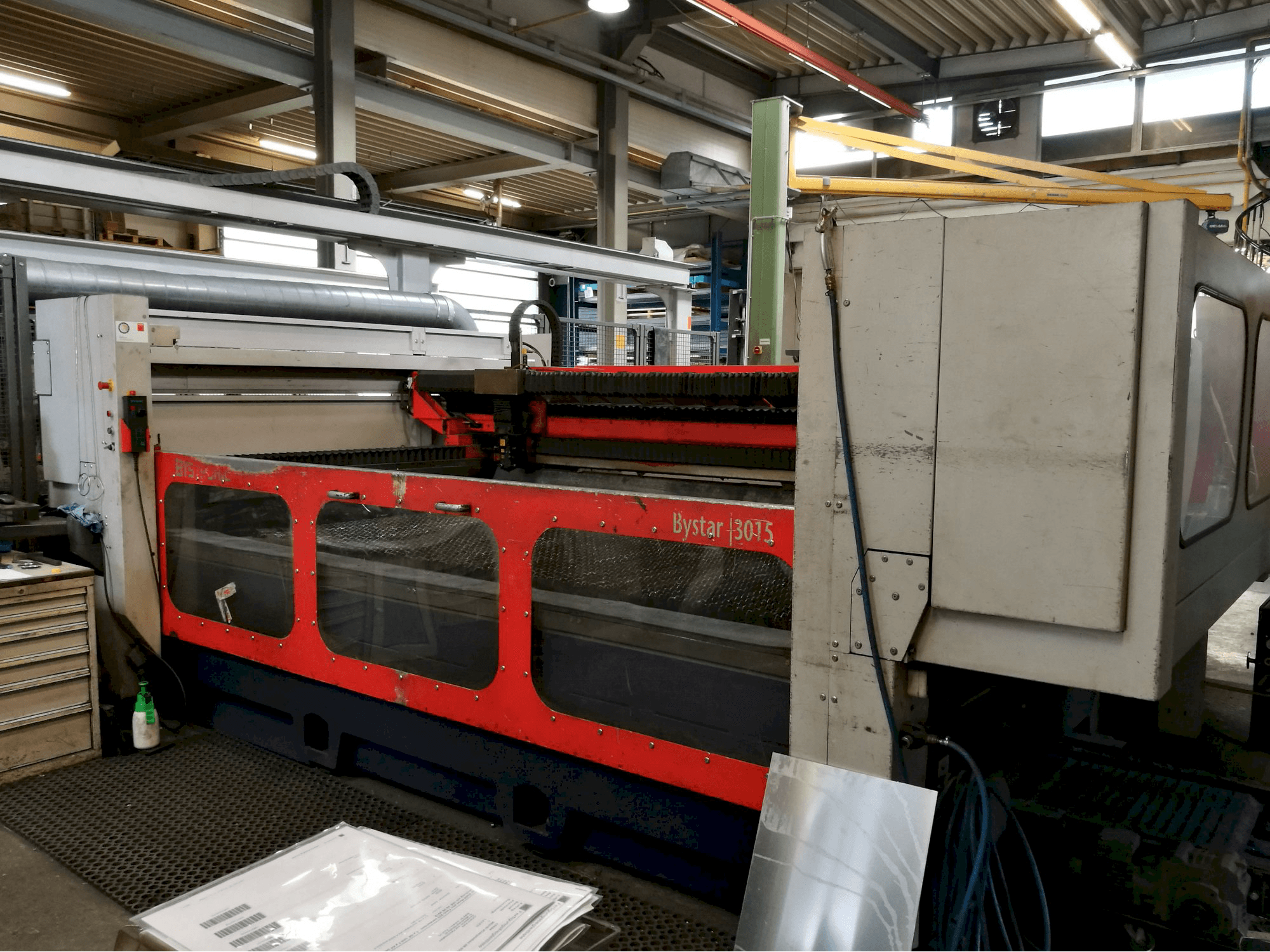 Mašīnas Bystronic Bystar 3015 skats no labās puses