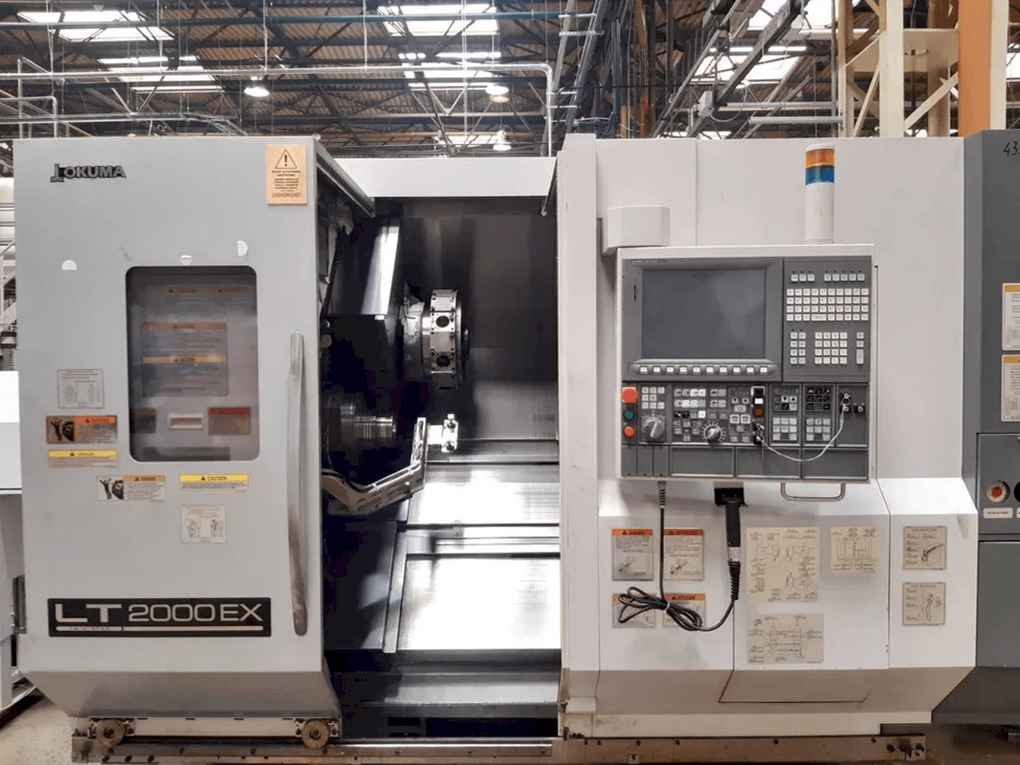Mašīnas Okuma LT2000 EX pretskats