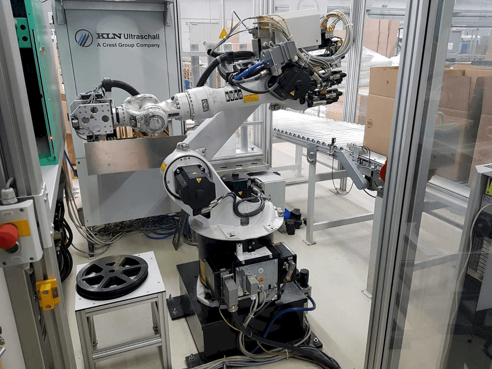 Mašīnas KUKA KR 16 pretskats