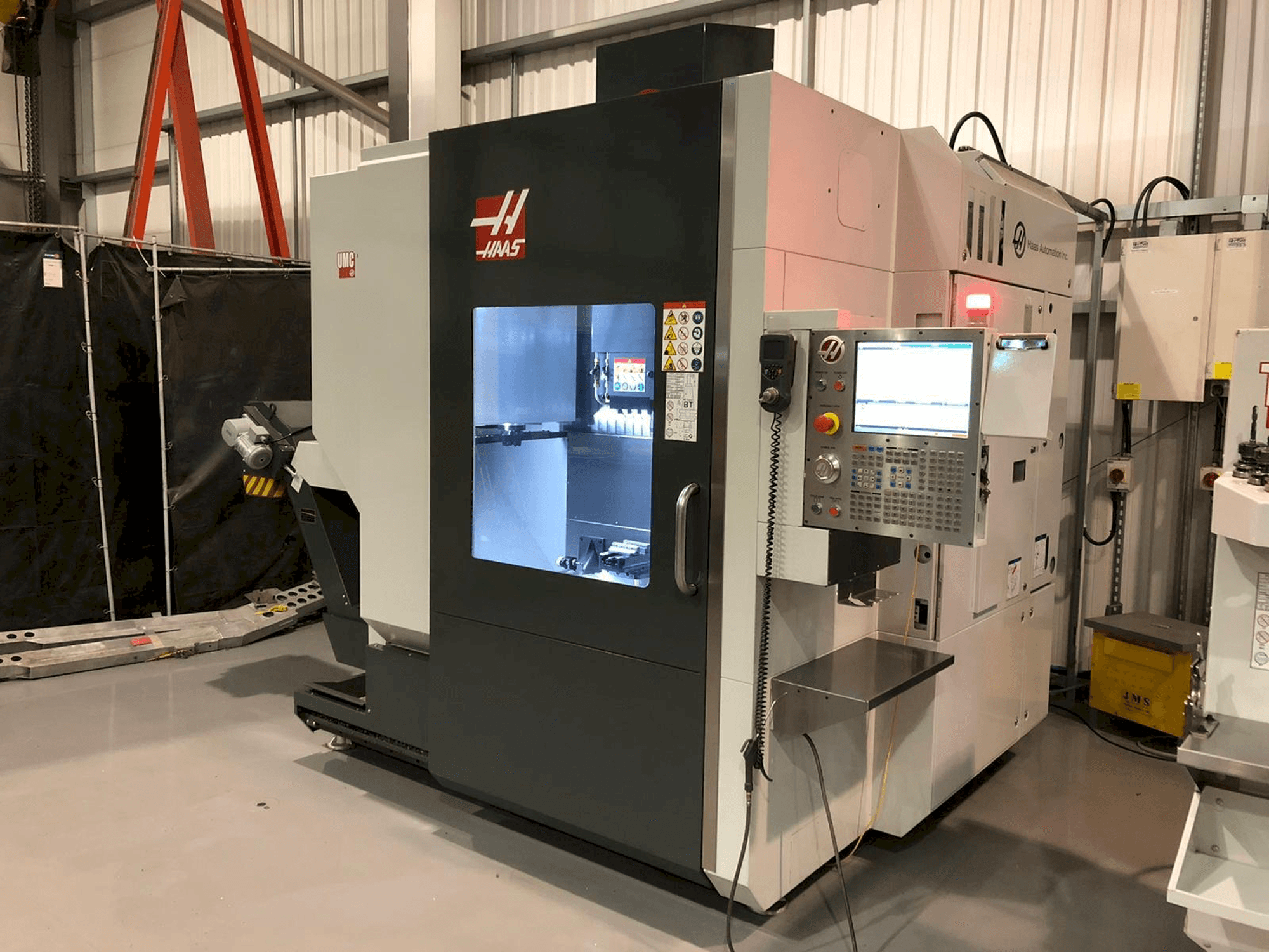 Mašīnas HAAS UMC - 750 pretskats
