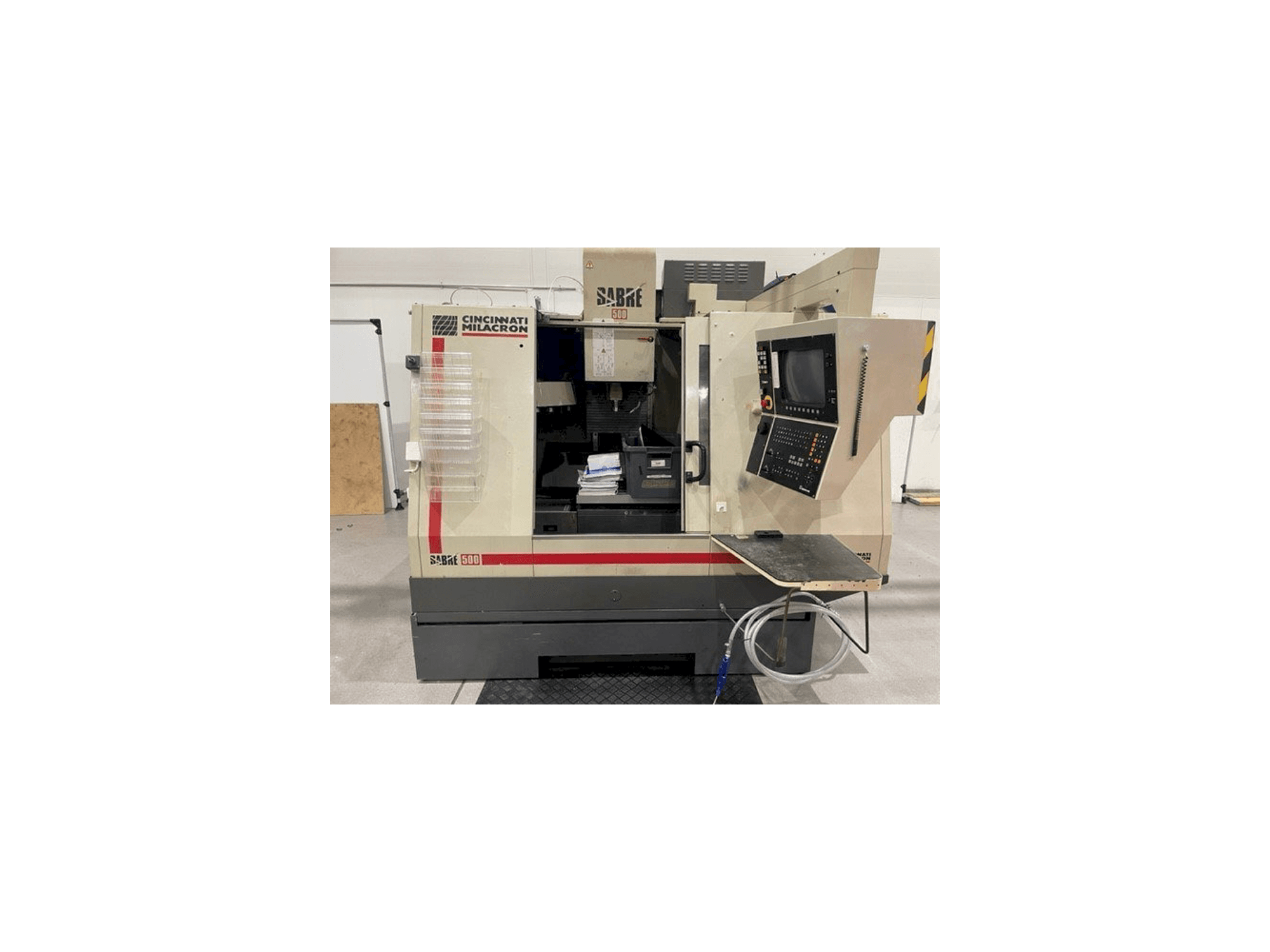 Mašīnas Cincinnati Milacron Sabre 500 pretskats