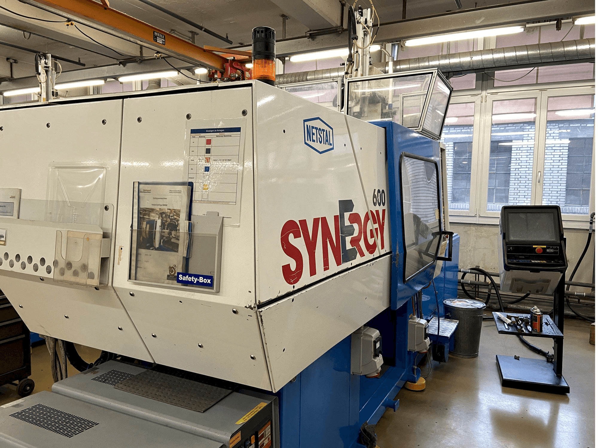 Mašīnas Netstal Synergy 600-60 pretskats