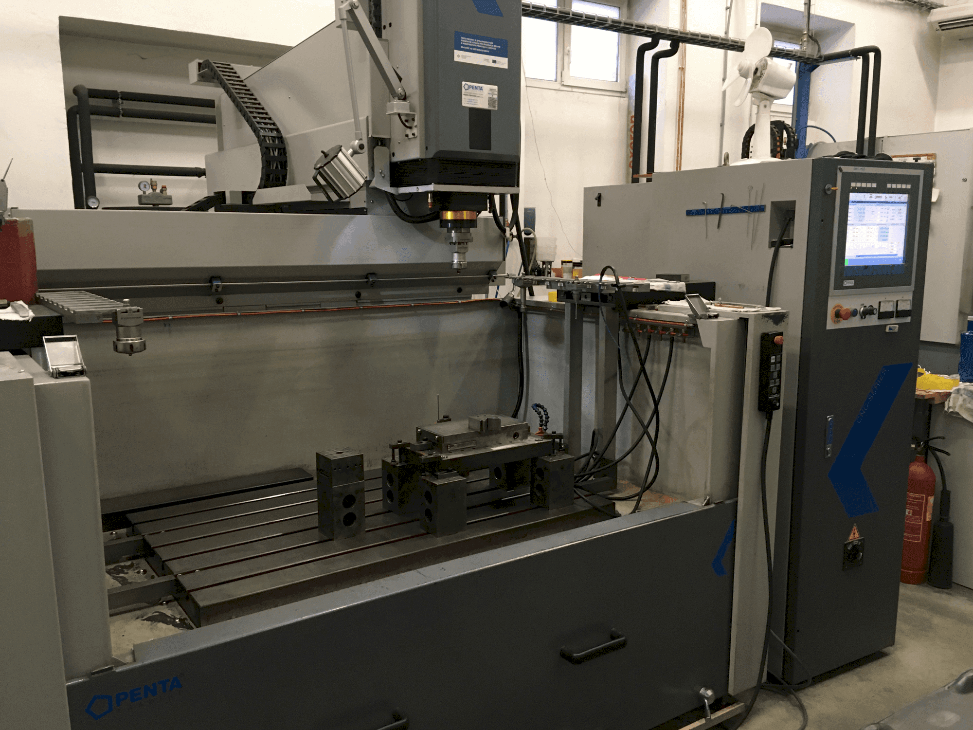 Mašīnas PENTA 1060 CNC pretskats
