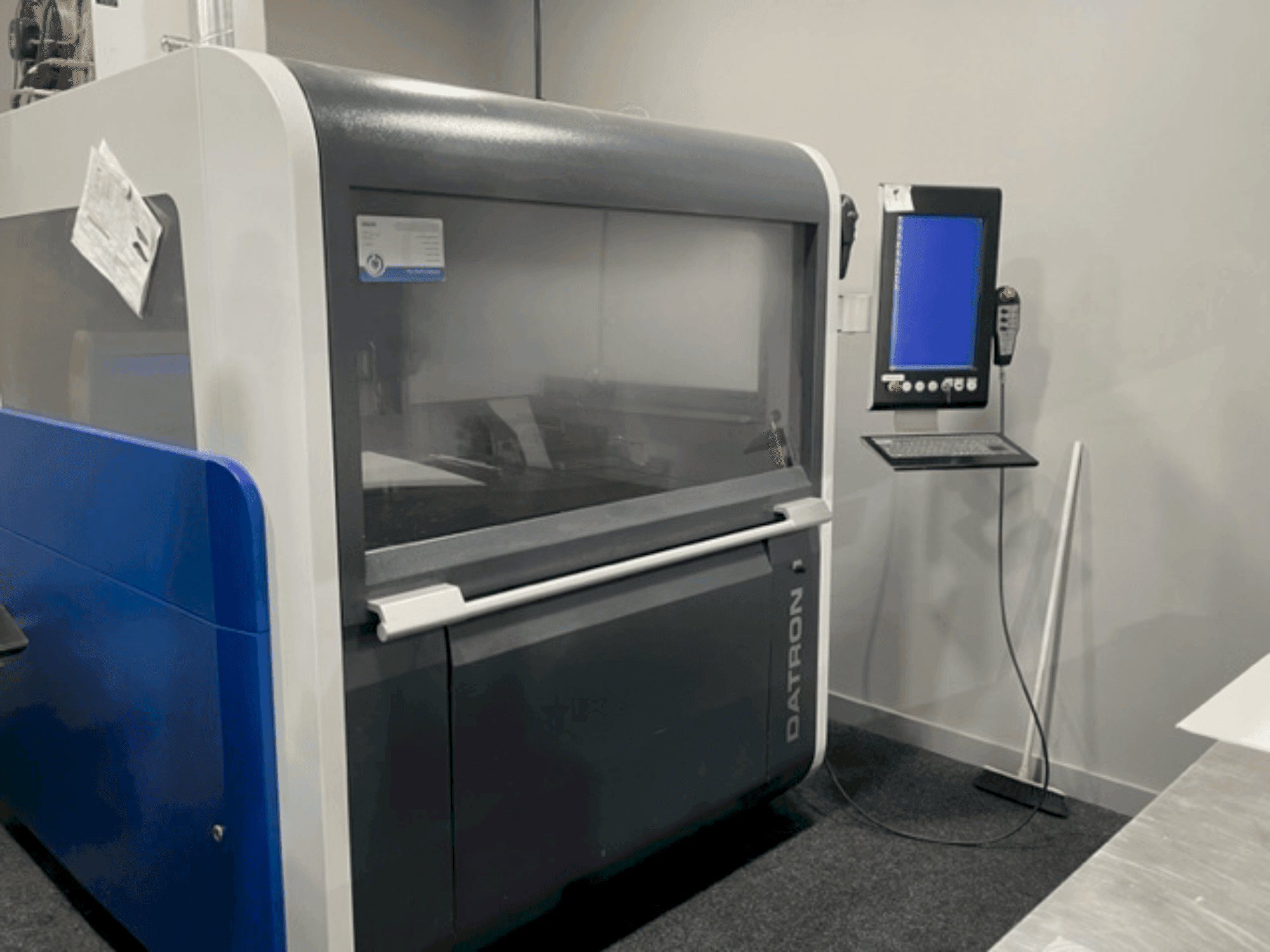 Mašīnas Datron M8 Cube pretskats