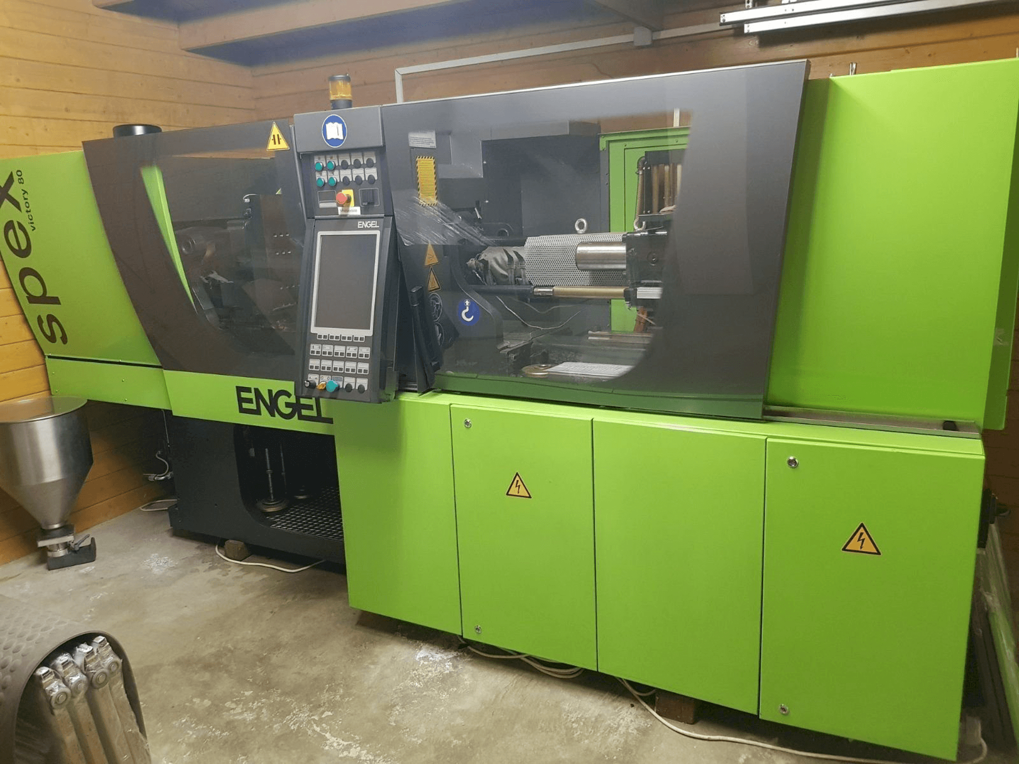 Mašīnas ENGEL victory 330/80 spex pretskats