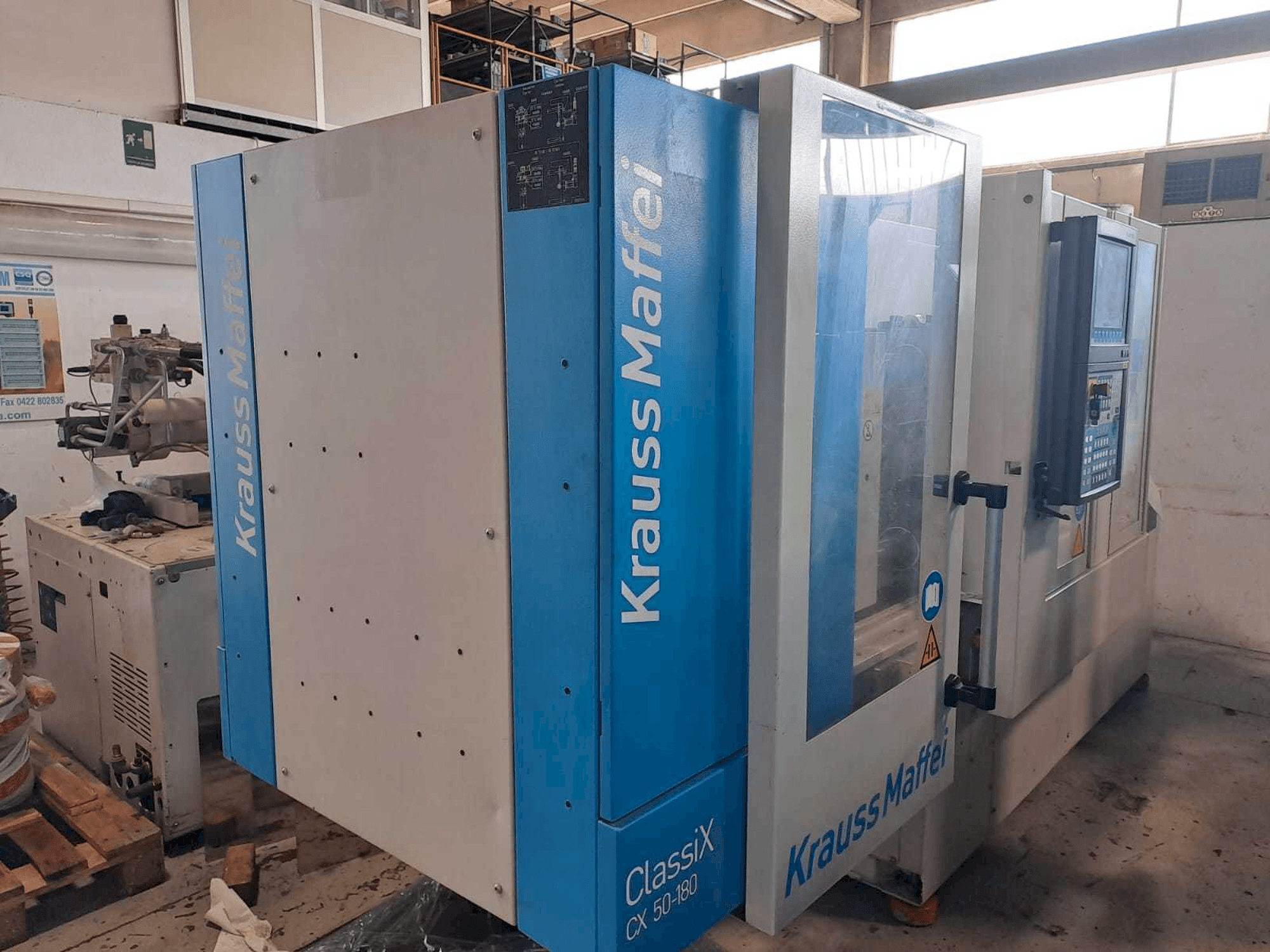 Mašīnas Krauss Maffei 50-180CX skats no kreisās puses