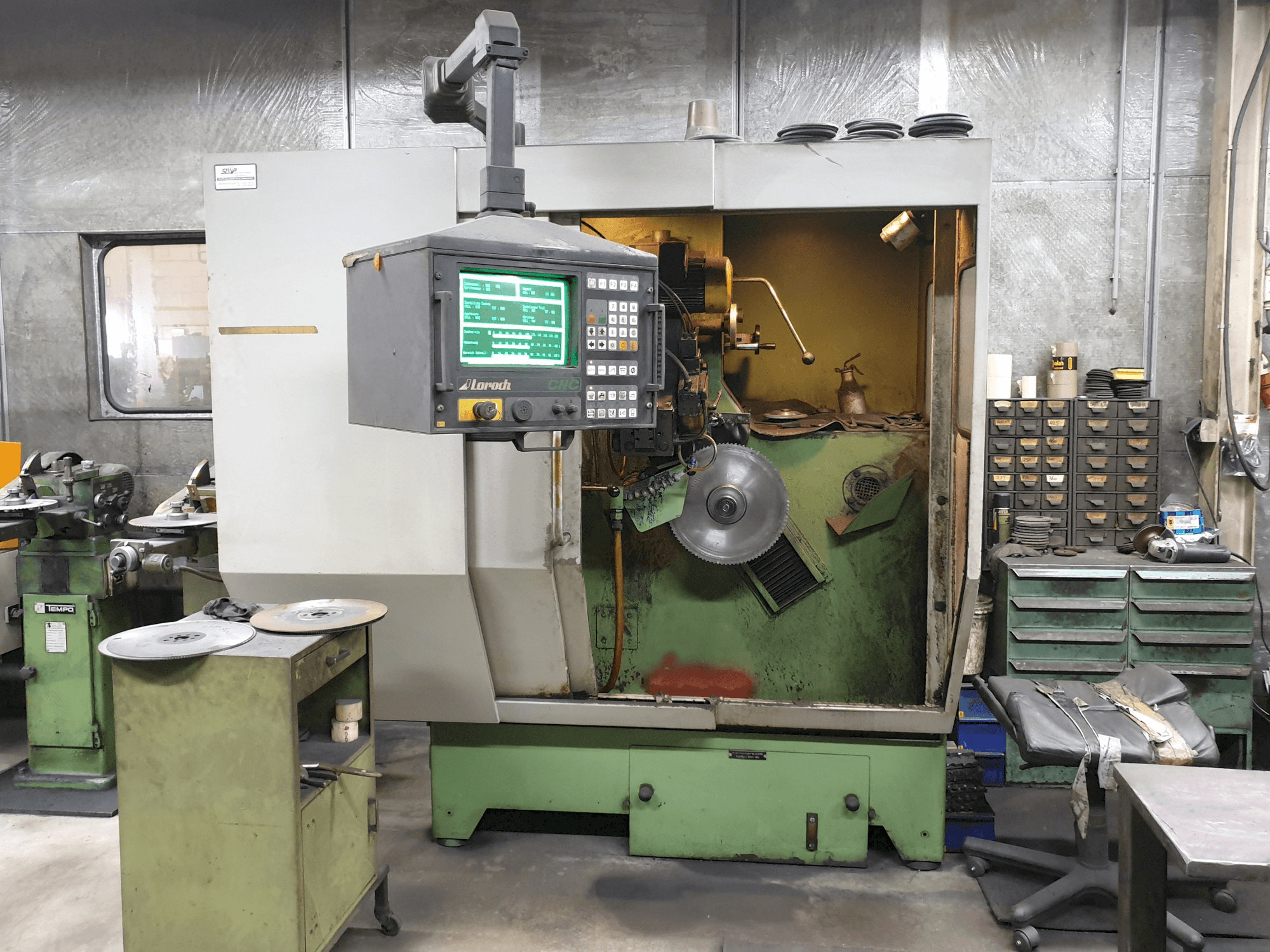 Mašīnas Loroch K/CNC 910 pretskats