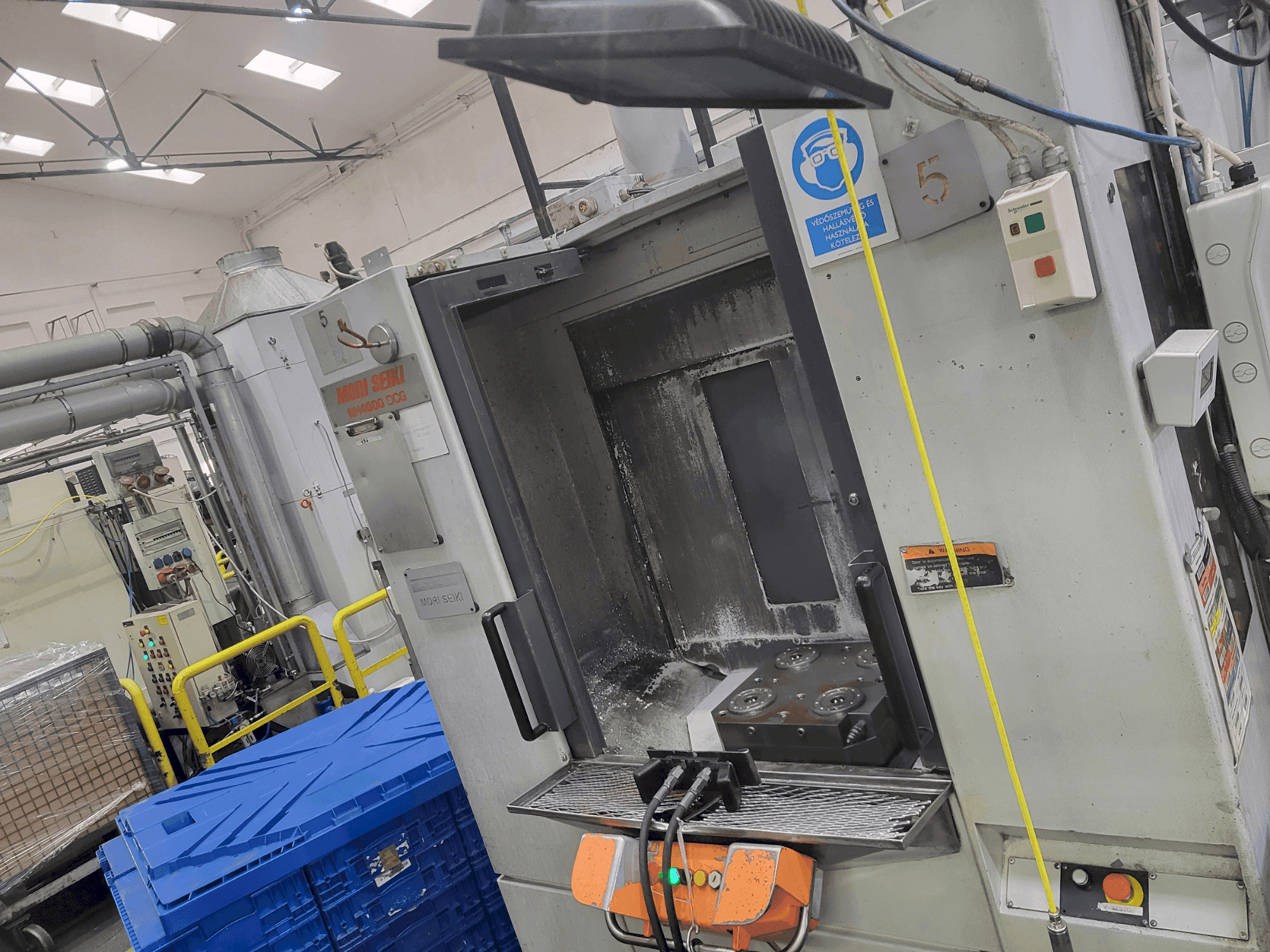 Mašīnas MORI SEIKI NH 4000 pretskats