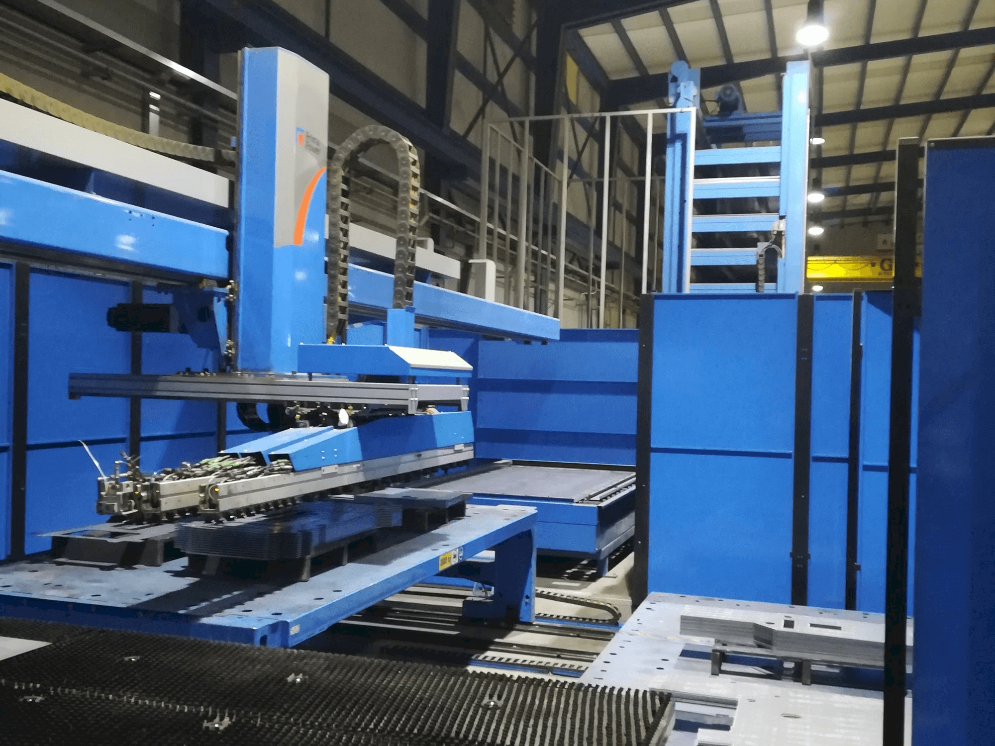 Mašīnas Prima Power Lpe 6xf pretskats