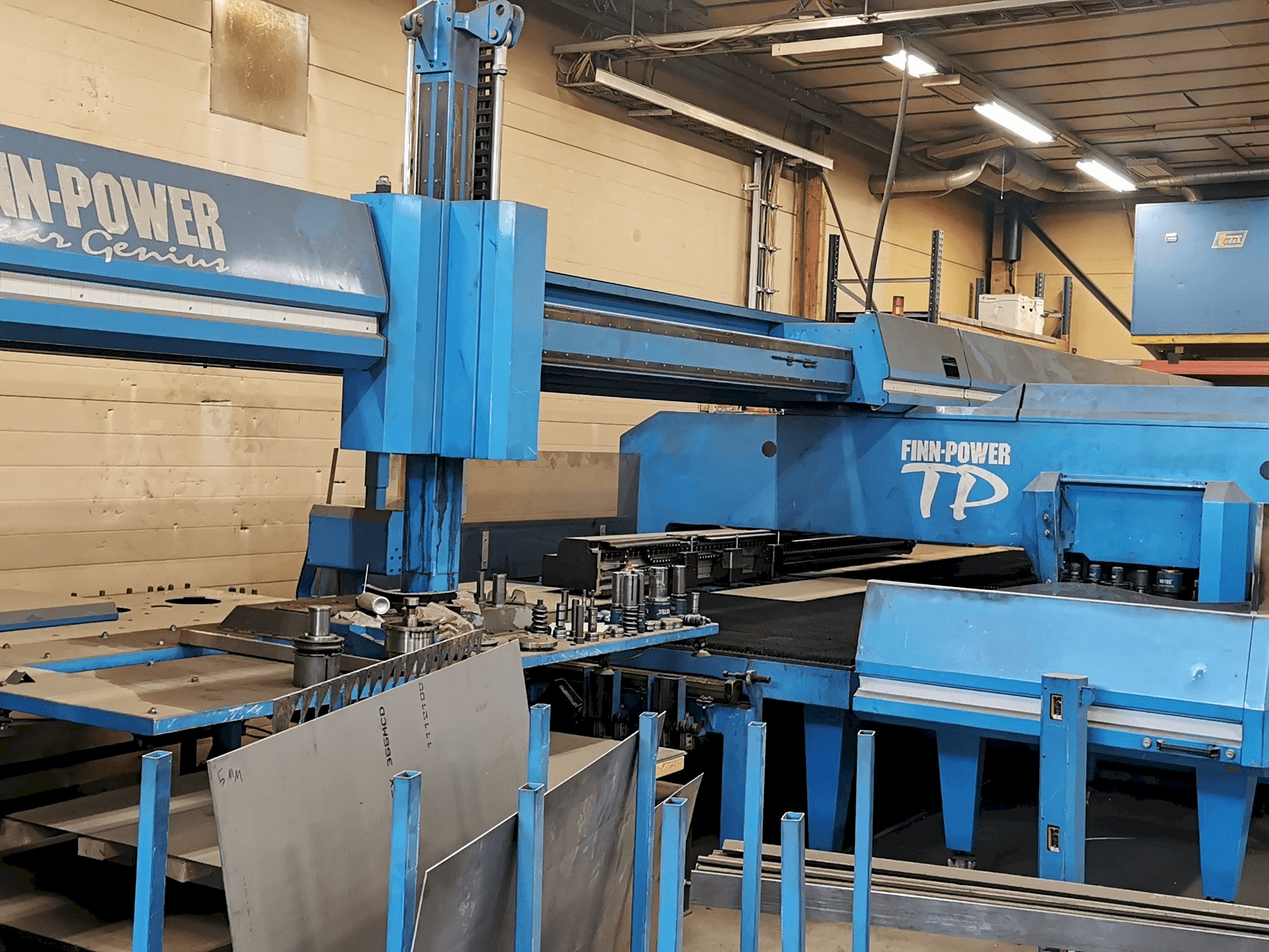 Mašīnas Finn-Power LD3000/2W pretskats