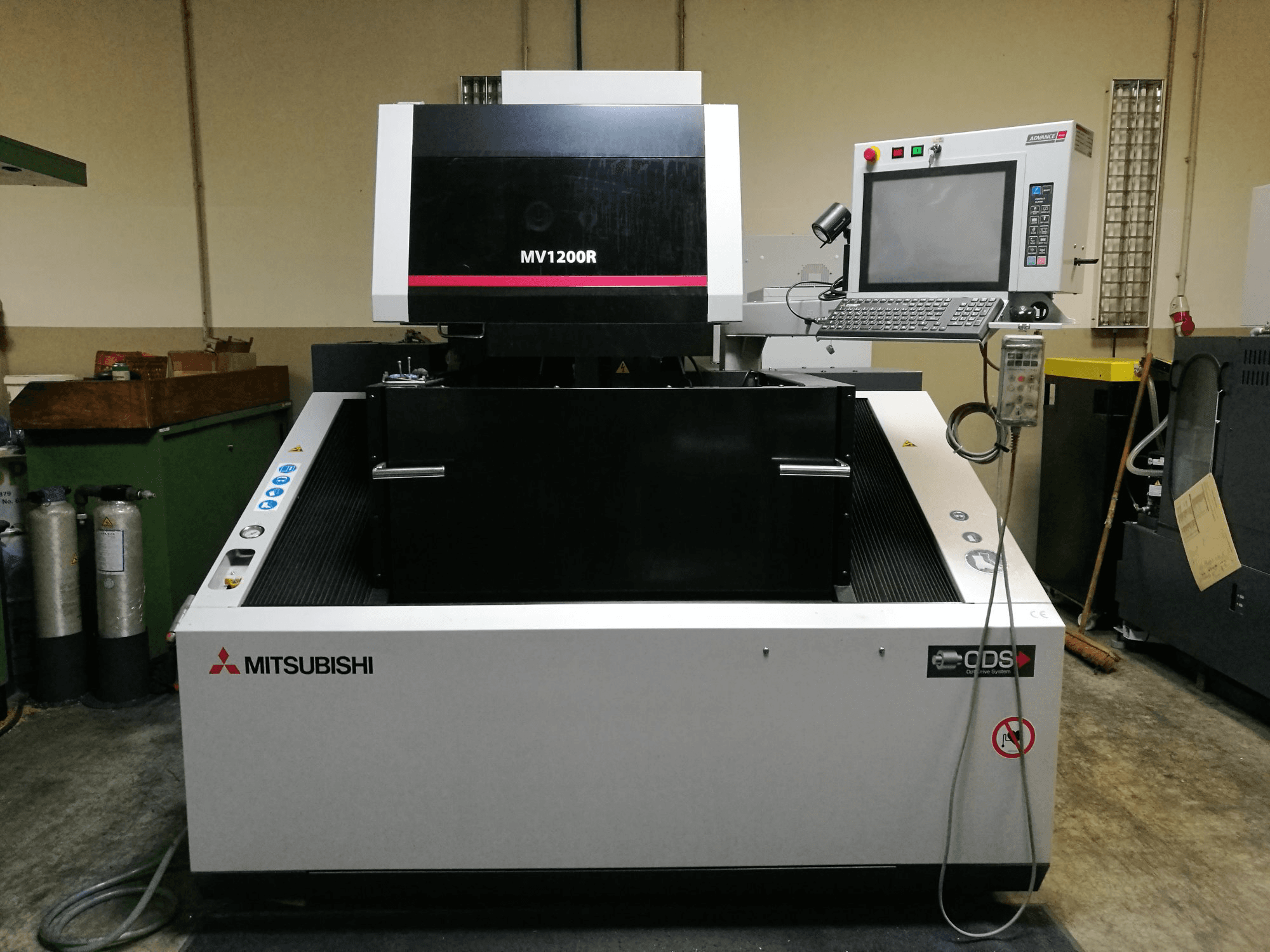 Mašīnas Mitsubishi Electric MV1200R pretskats