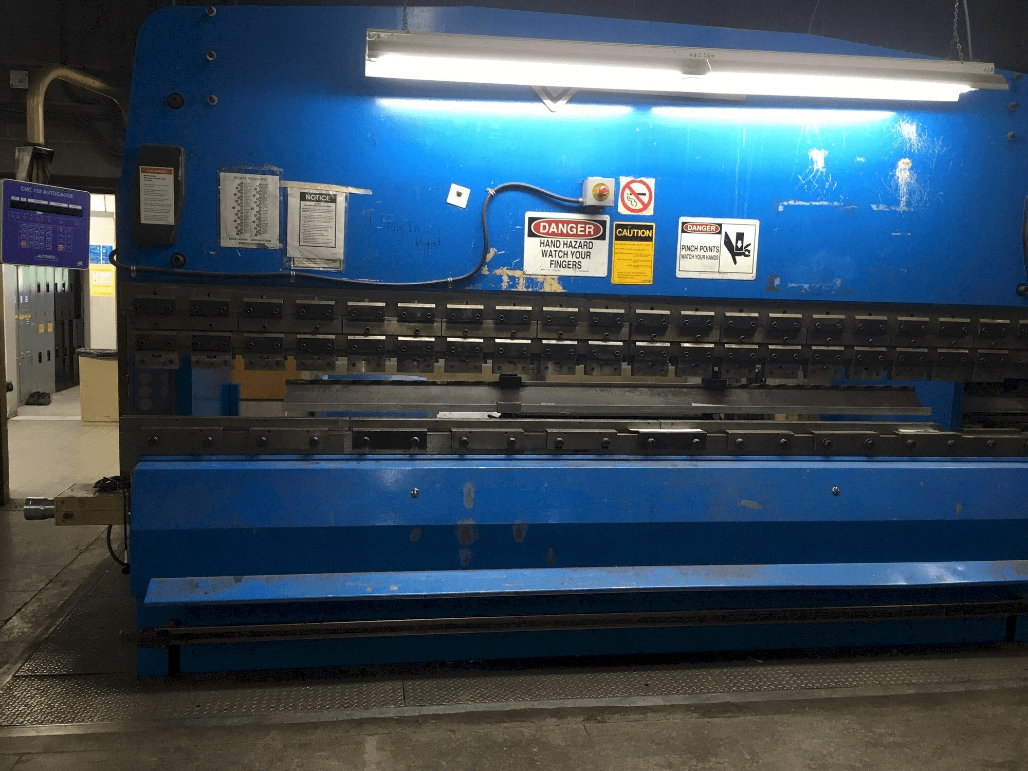 Mašīnas PROMECAM 204 pretskats