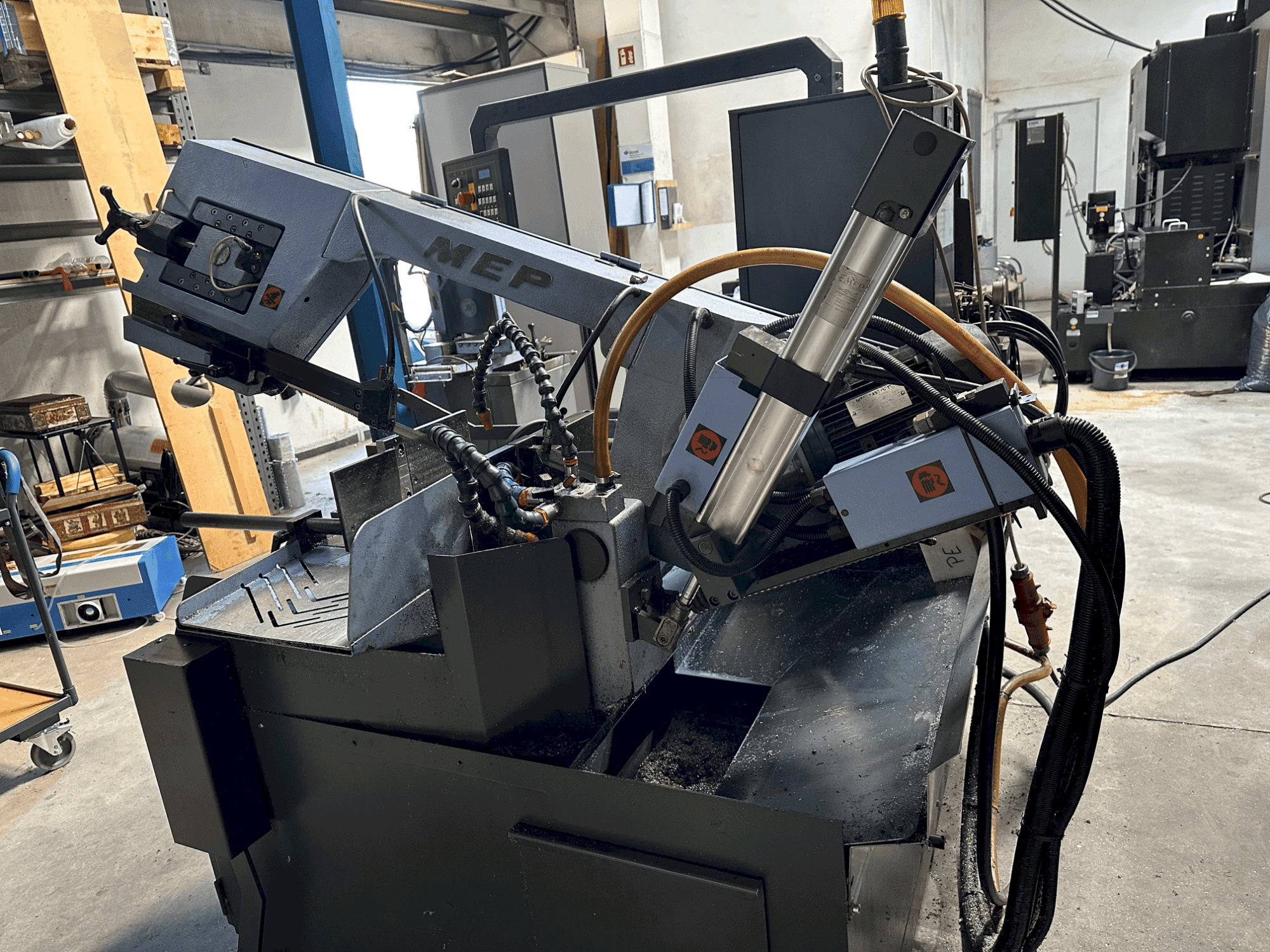 Mašīnas MEP SHARK 330 NC eco pretskats