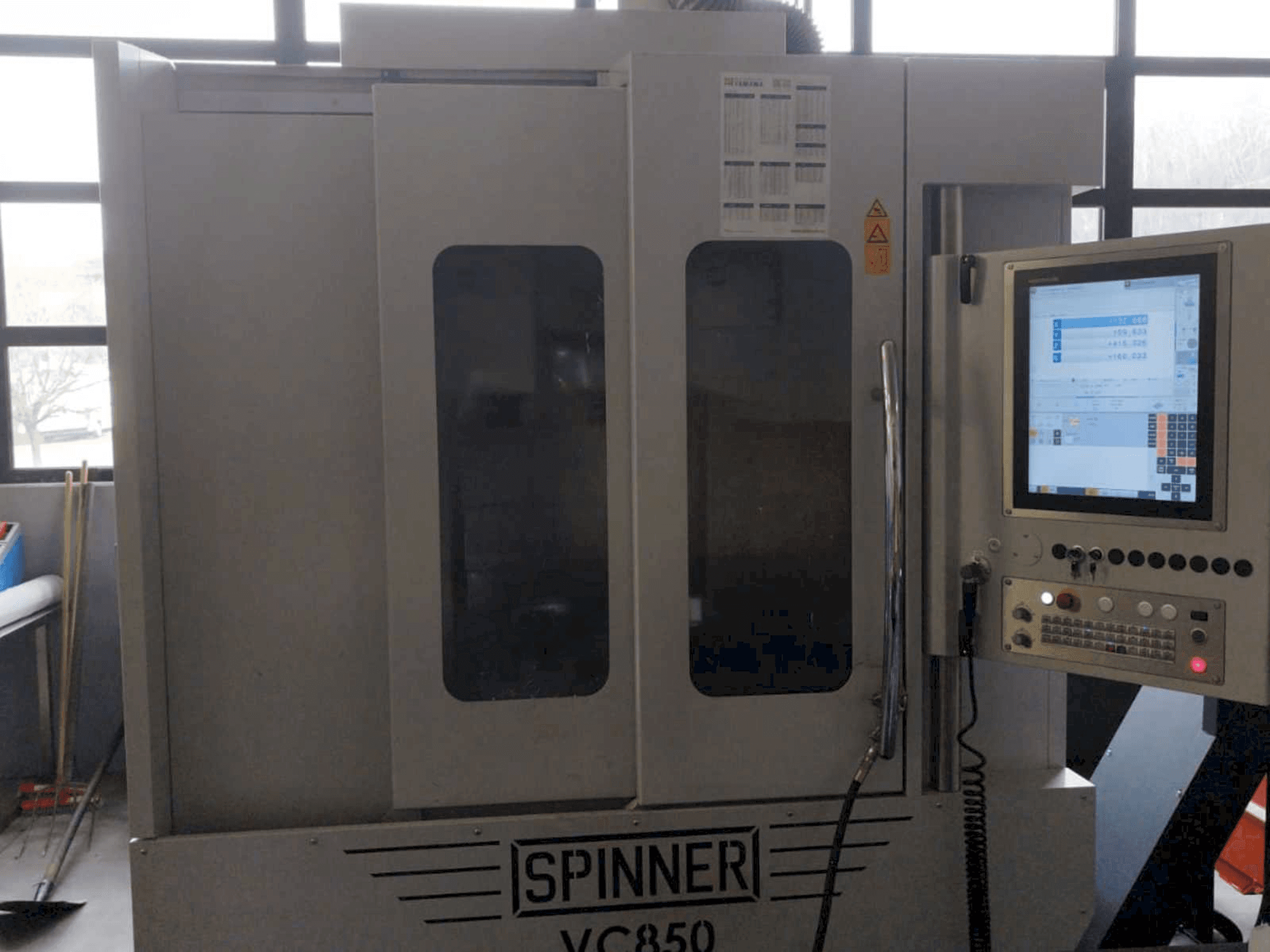 Mašīnas SPINNER VC 850 pretskats