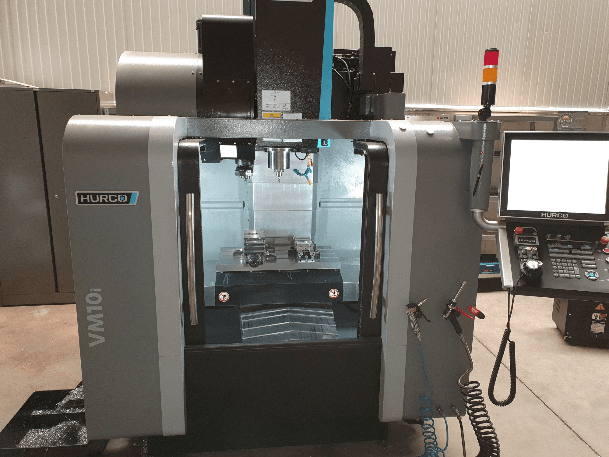 Mašīnas Hurco VM10i pretskats