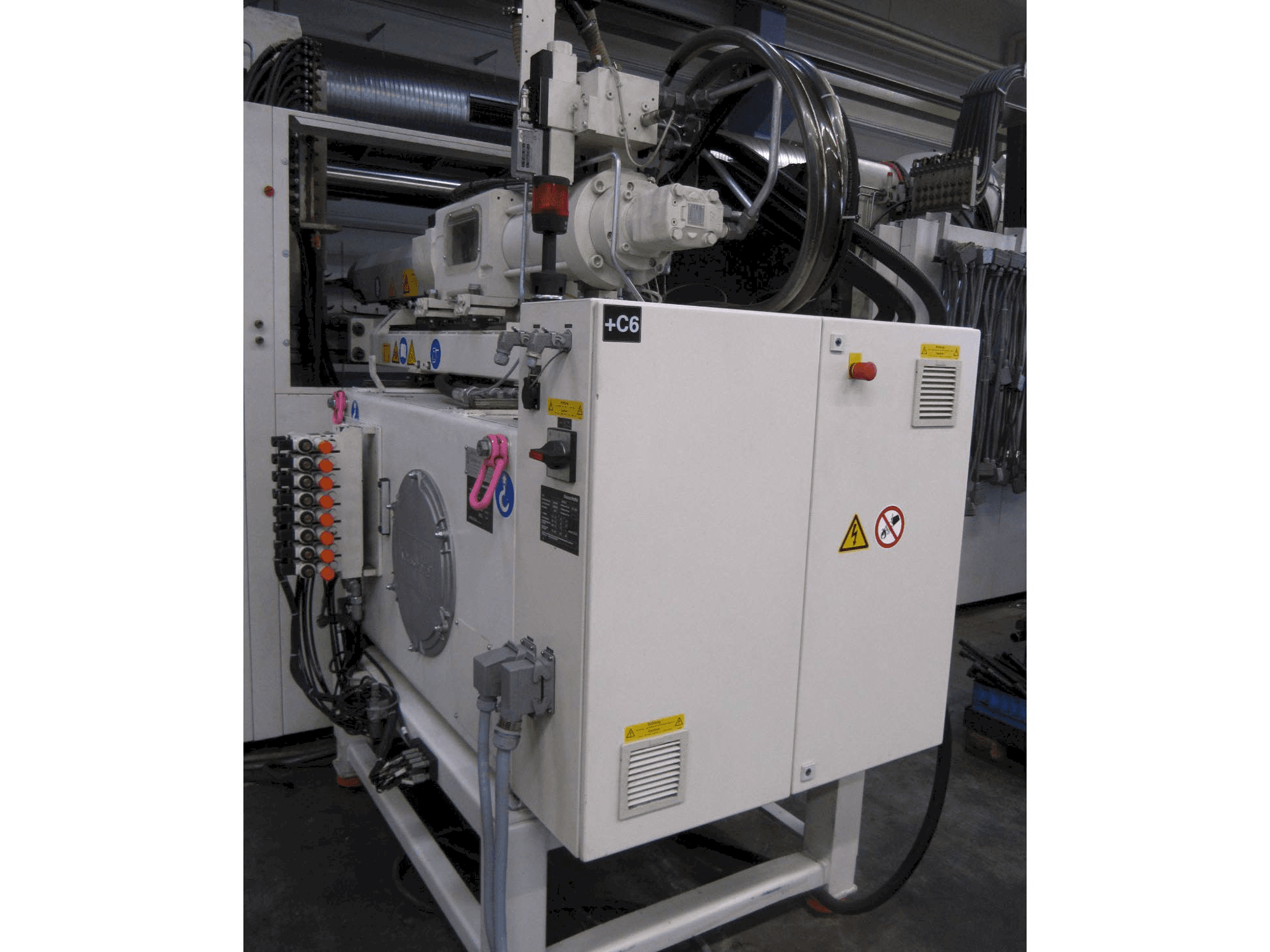 Mašīnas Krauss Maffei 750 BO L pretskats