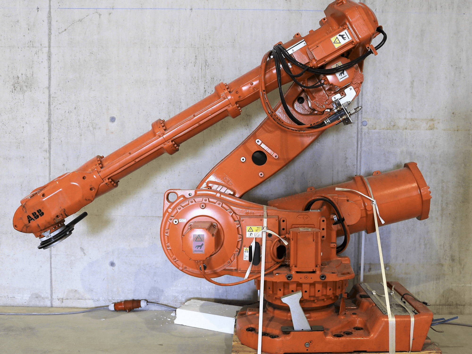 Mašīnas ABB 6650 pretskats