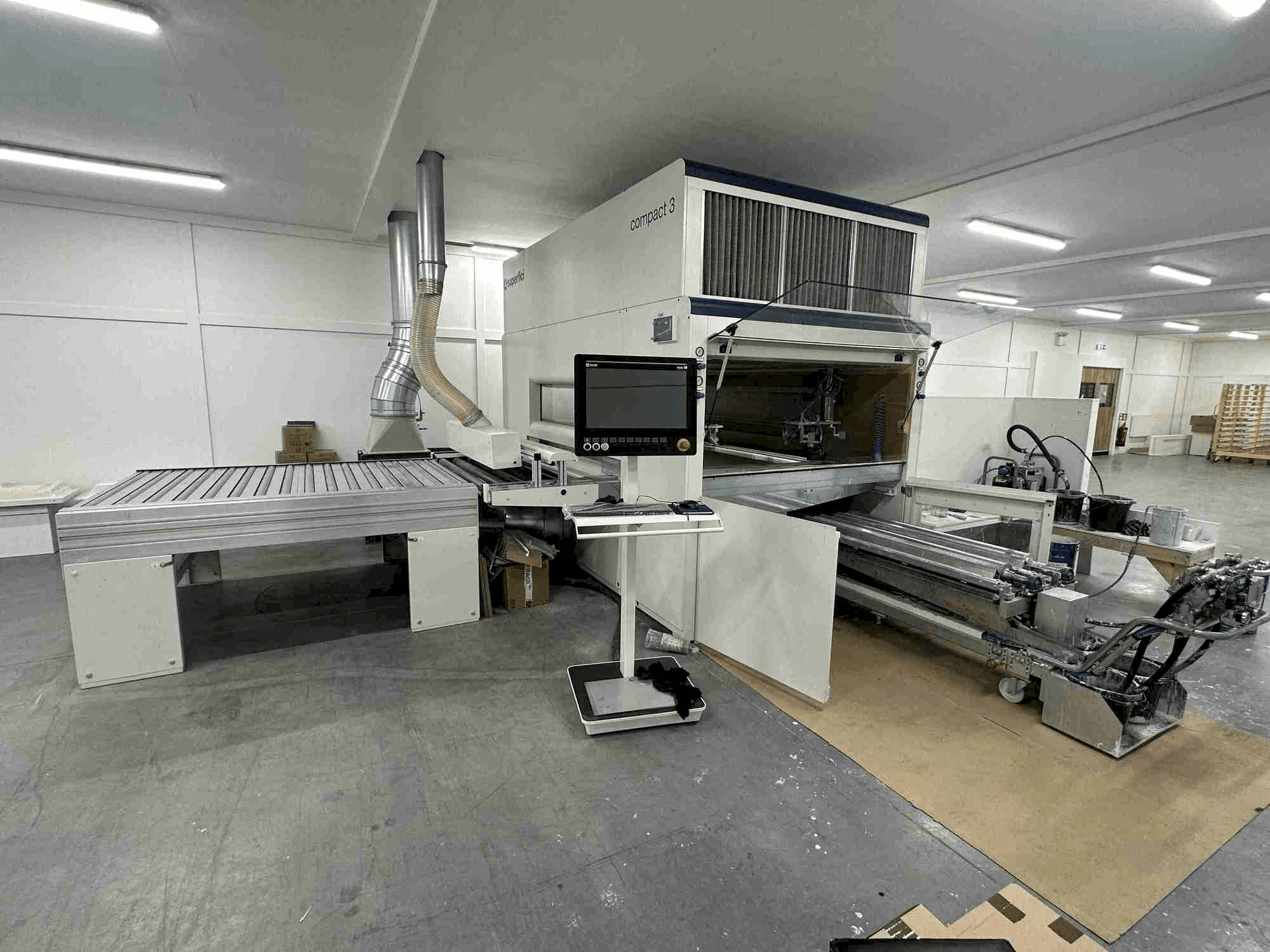 Mašīnas SUPERFICI Compact 3 R pretskats