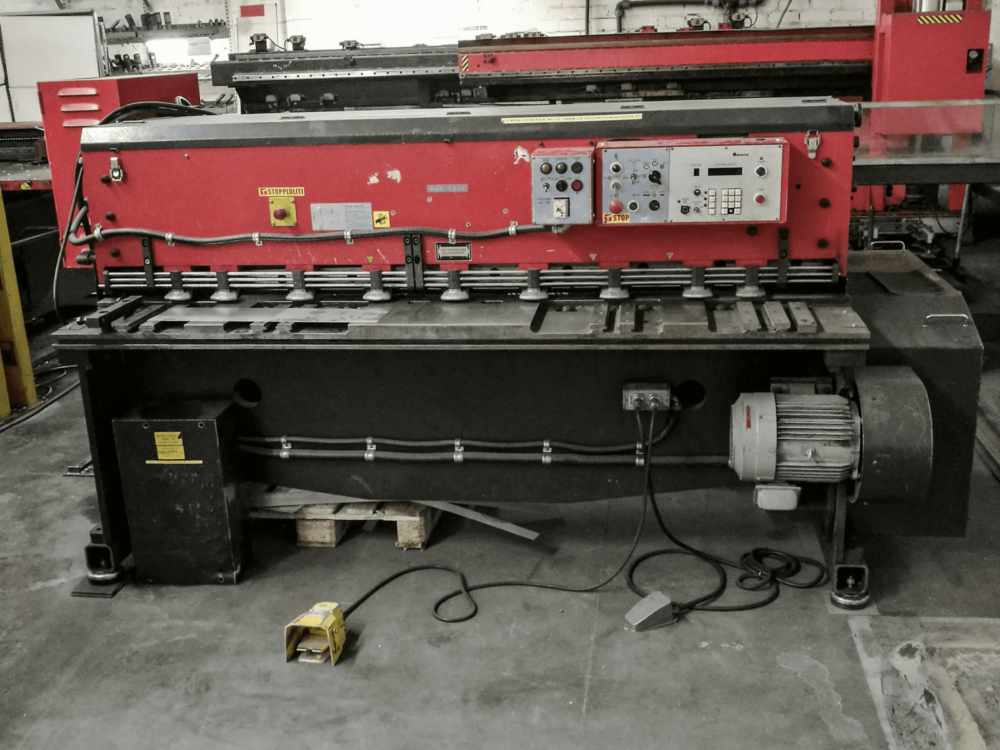 Mašīnas AMADA M-2045 pretskats