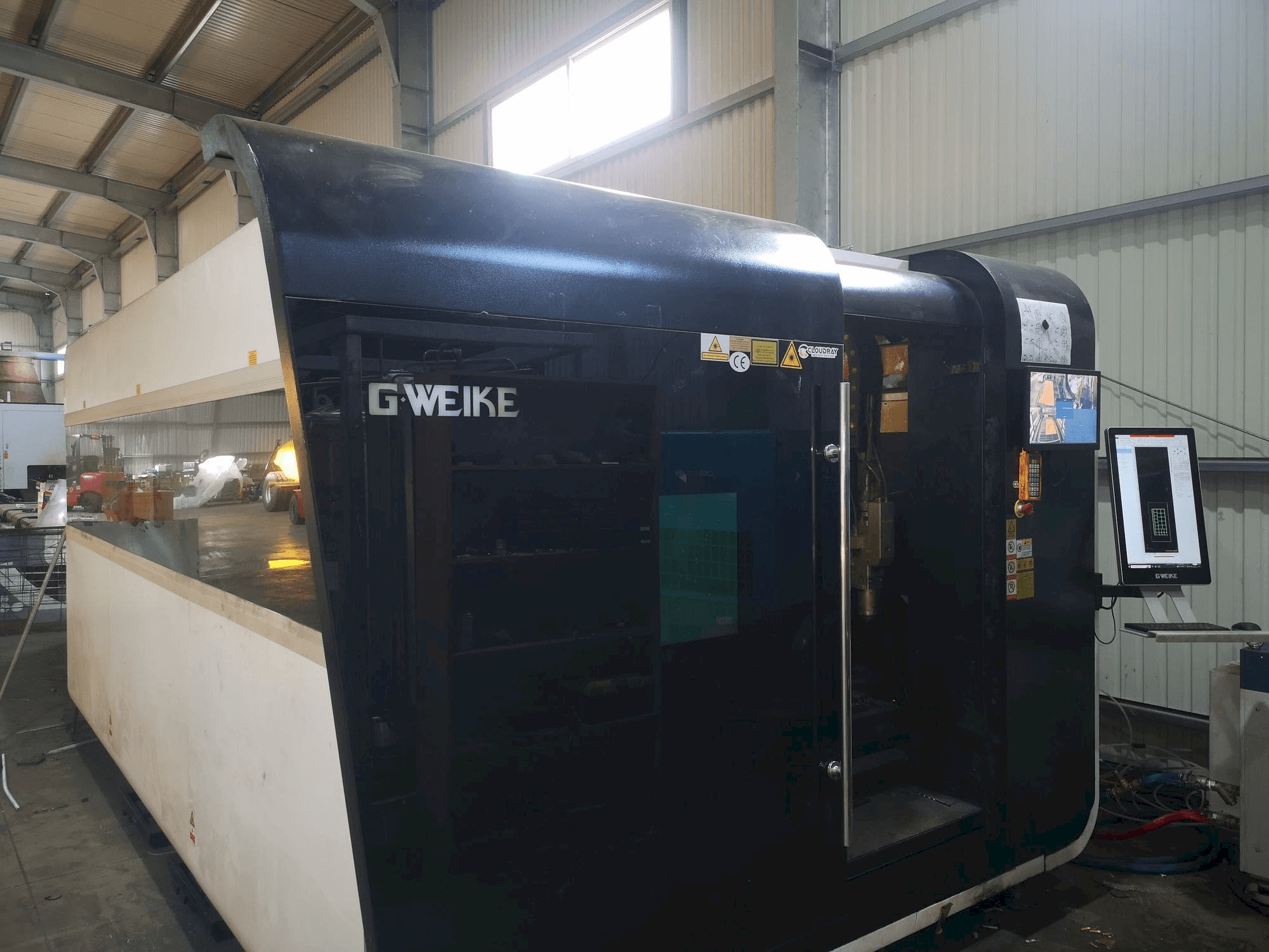 Mašīnas GWEIKE LF 3015 GA CNC pretskats
