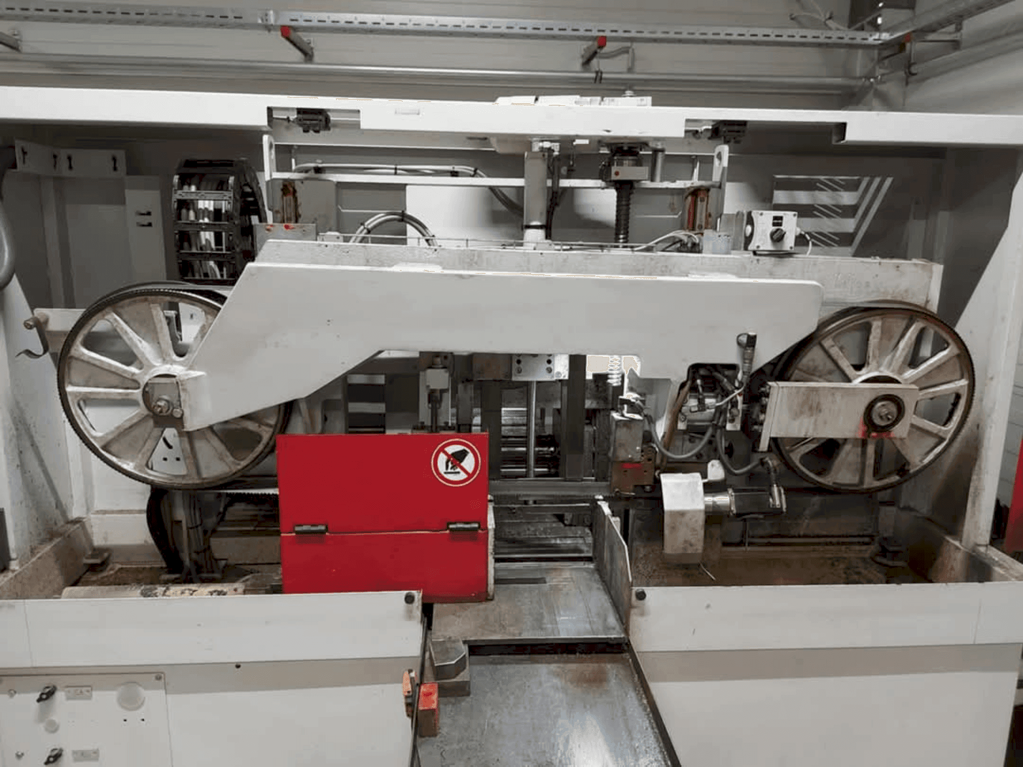 Mašīnas Behringer HBE 321-A pretskats