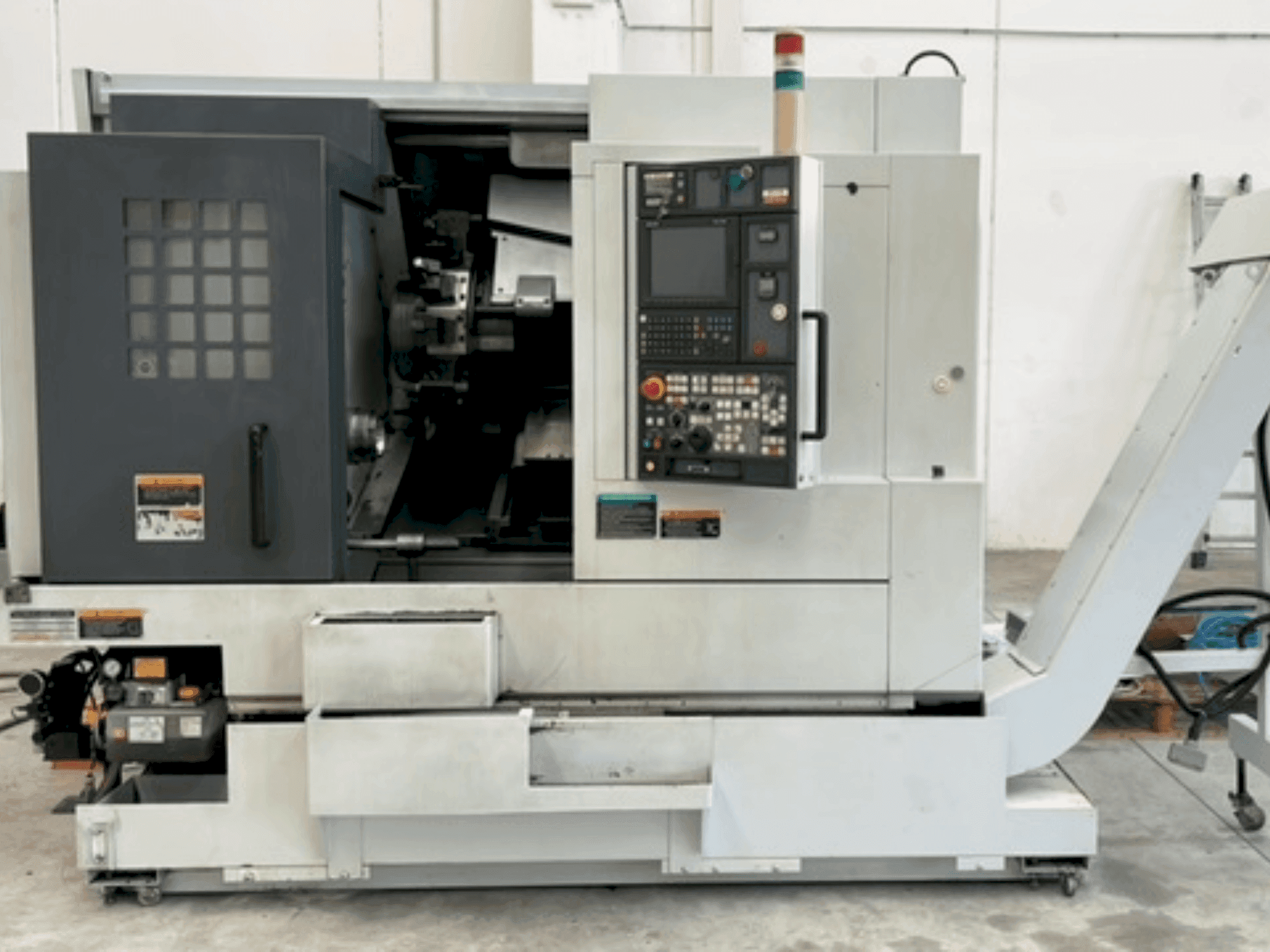 Mašīnas MORI SEIKI NL 2000Y/500 pretskats