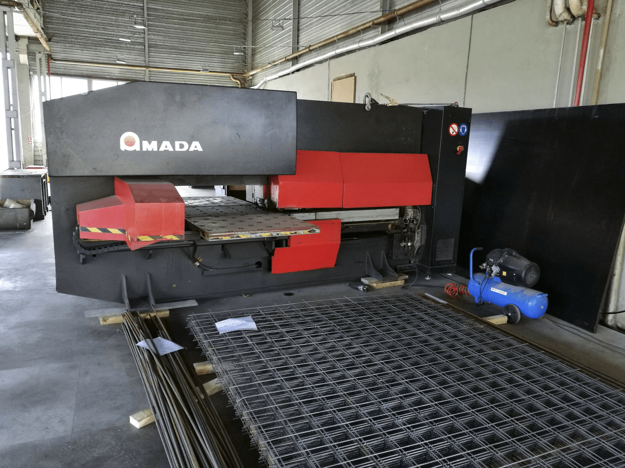 Mašīnas AMADA EUROPE 245 pretskats