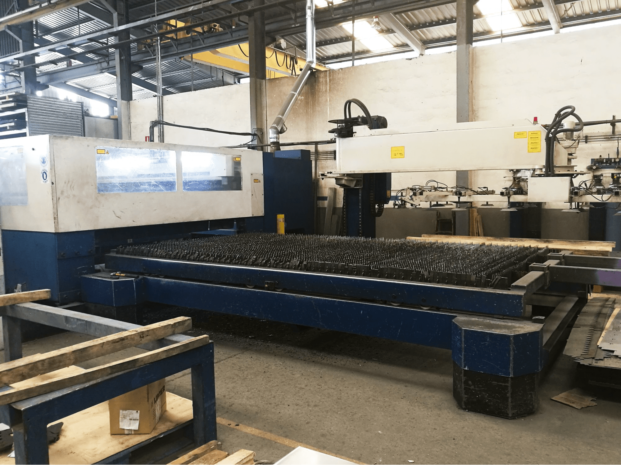 Mašīnas Trumpf Trumatic L4030 skats no kreisās puses
