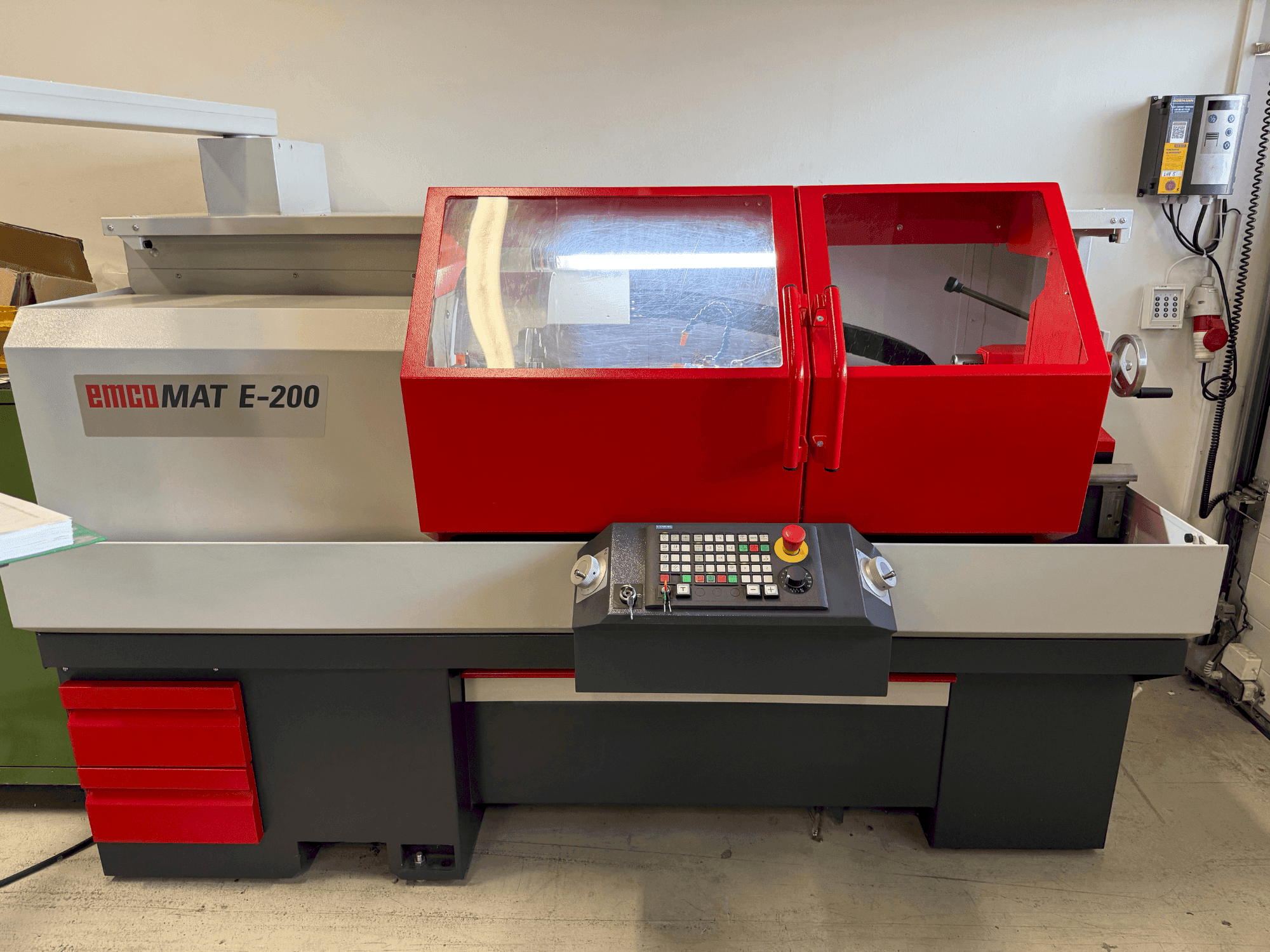 Mašīnas EMCO Emcomat E-200 pretskats