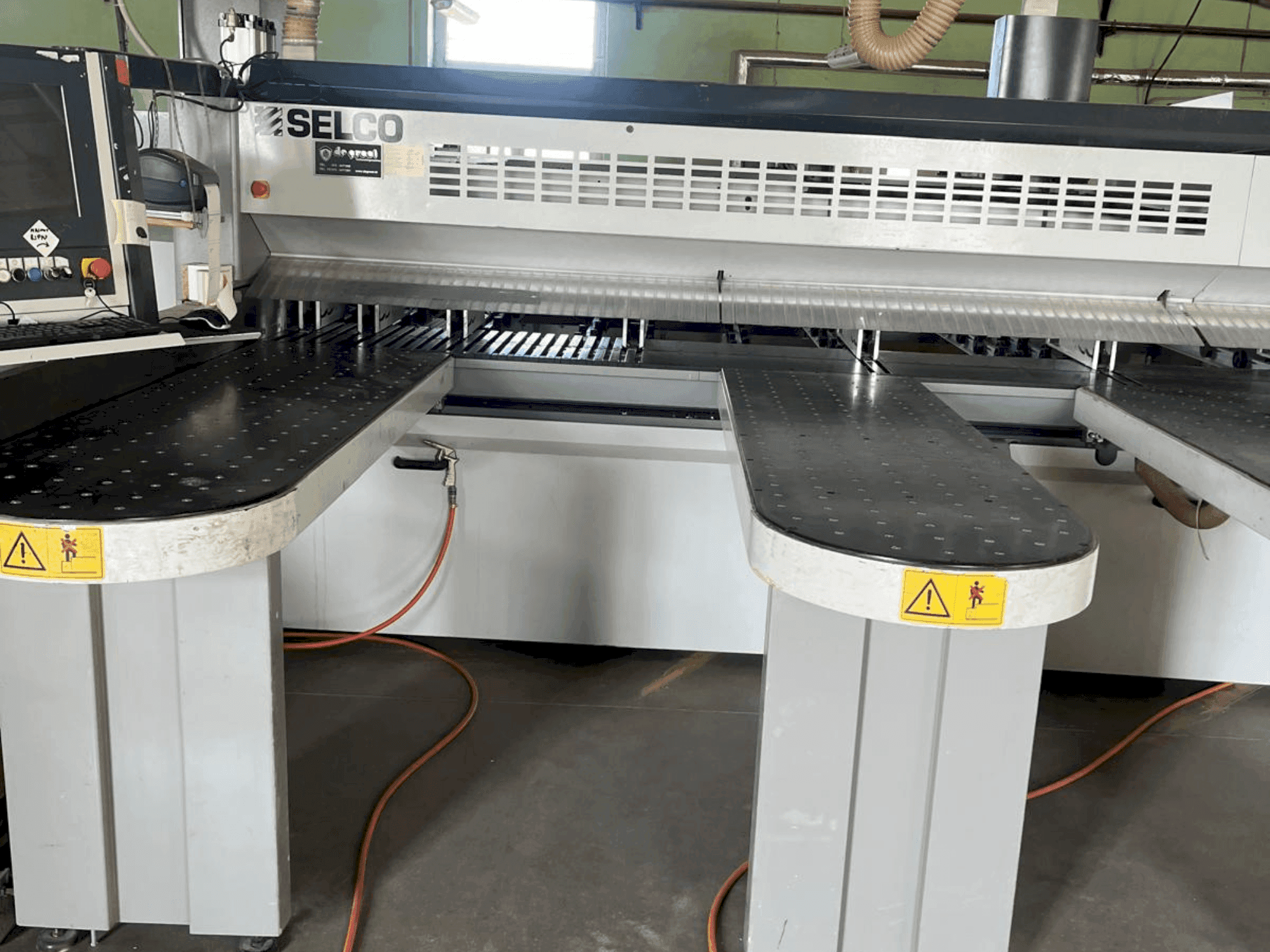 Mašīnas SELCO WN750 pretskats