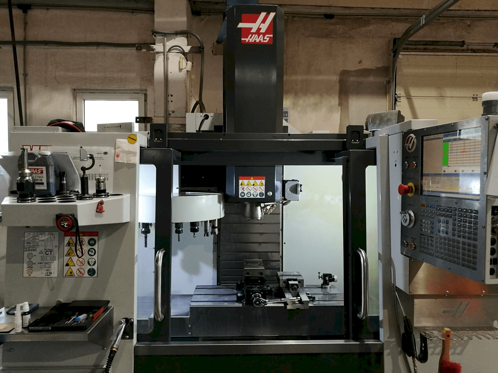 Mašīnas HAAS VF-2 pretskats