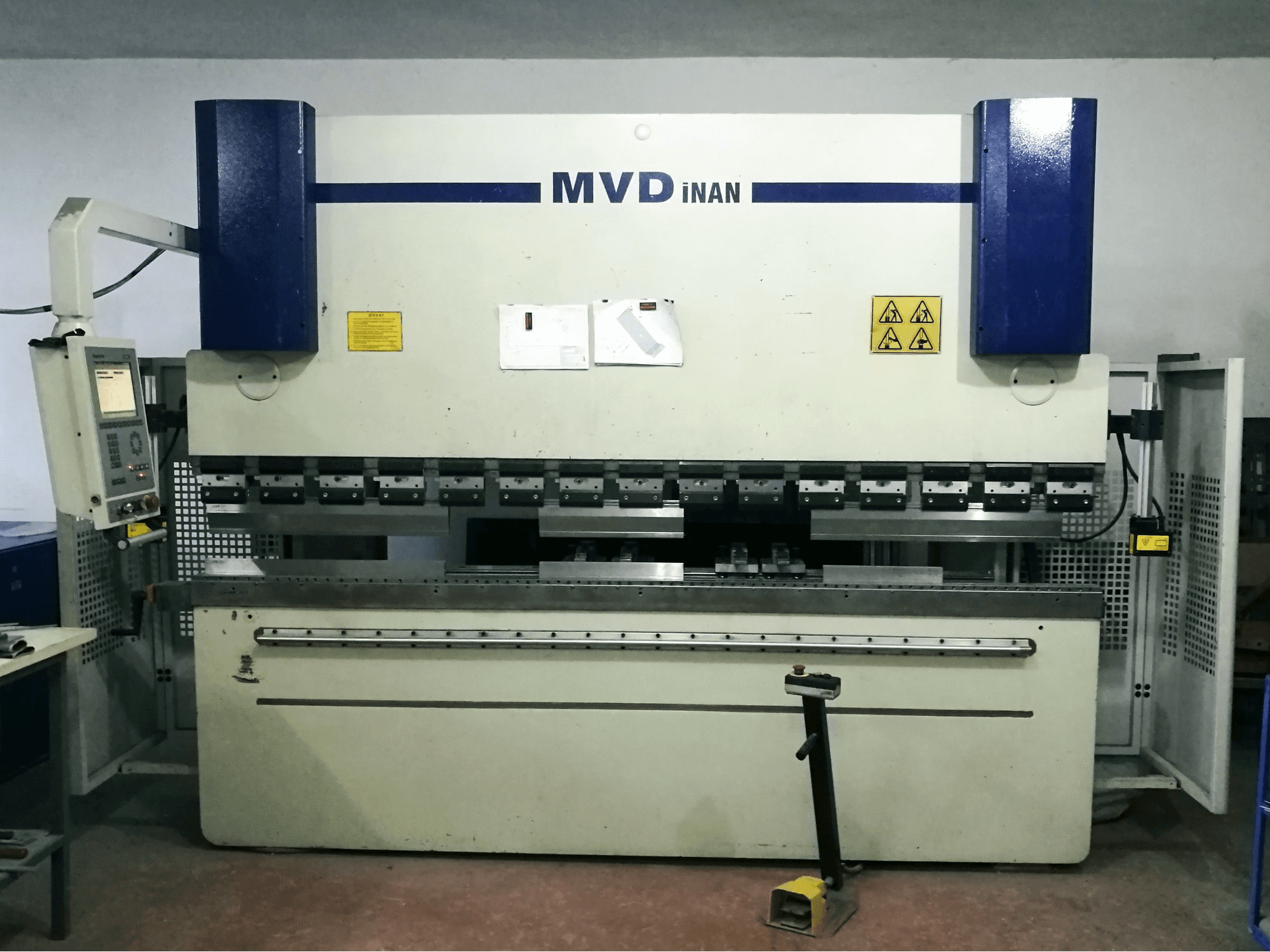 Mašīnas MVD Inan CNC 30/120 pretskats